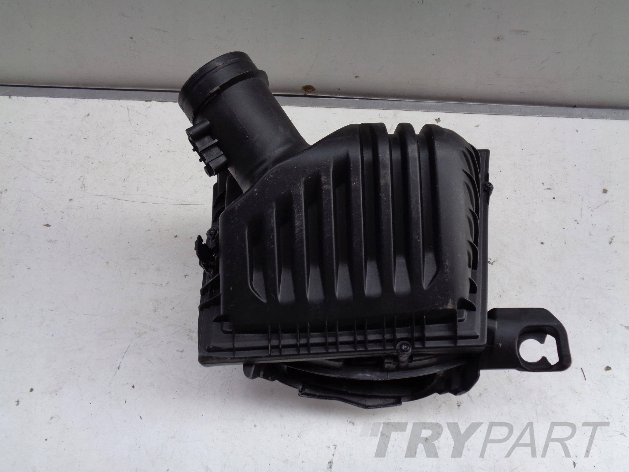 AIR FILTER HOUSING BMW X1 F48 15- 8513916