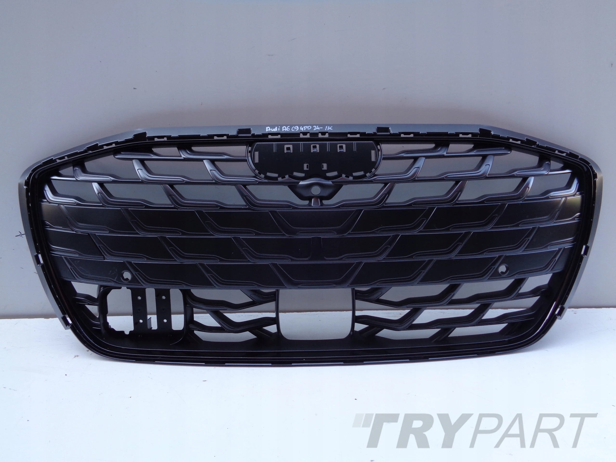 AUDI A6 C9 4P 4P0 24- Grille Cover
