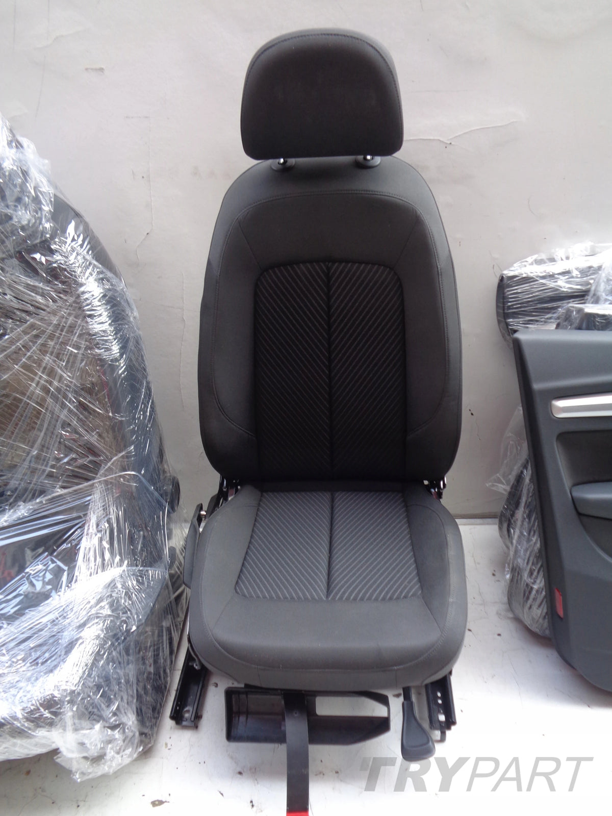 AUDI Q5 80A 17- SEATS CHAIRS SOFA DOOR PANELS