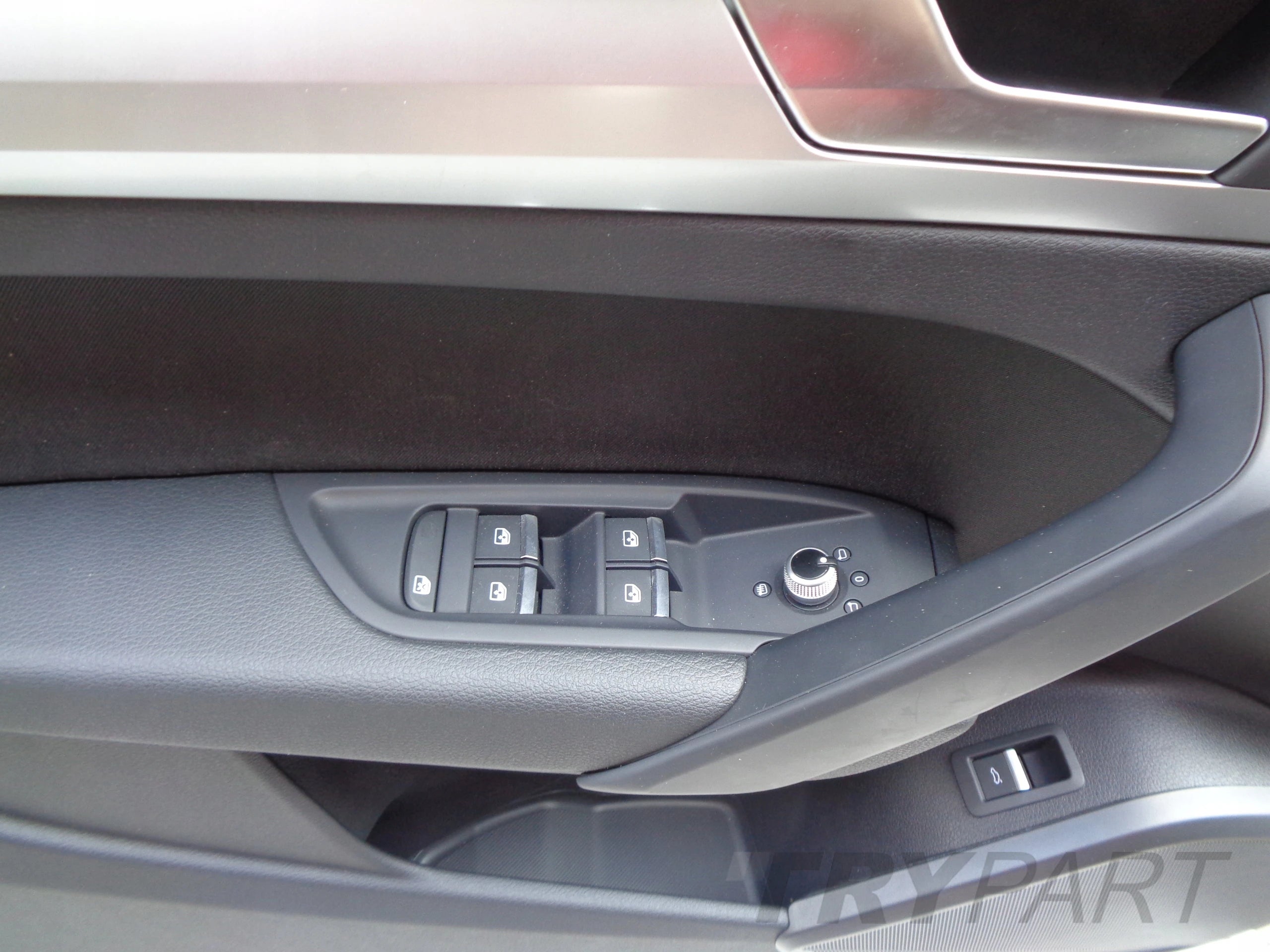 AUDI Q5 80A 17- SEATS CHAIRS SOFA DOOR PANELS