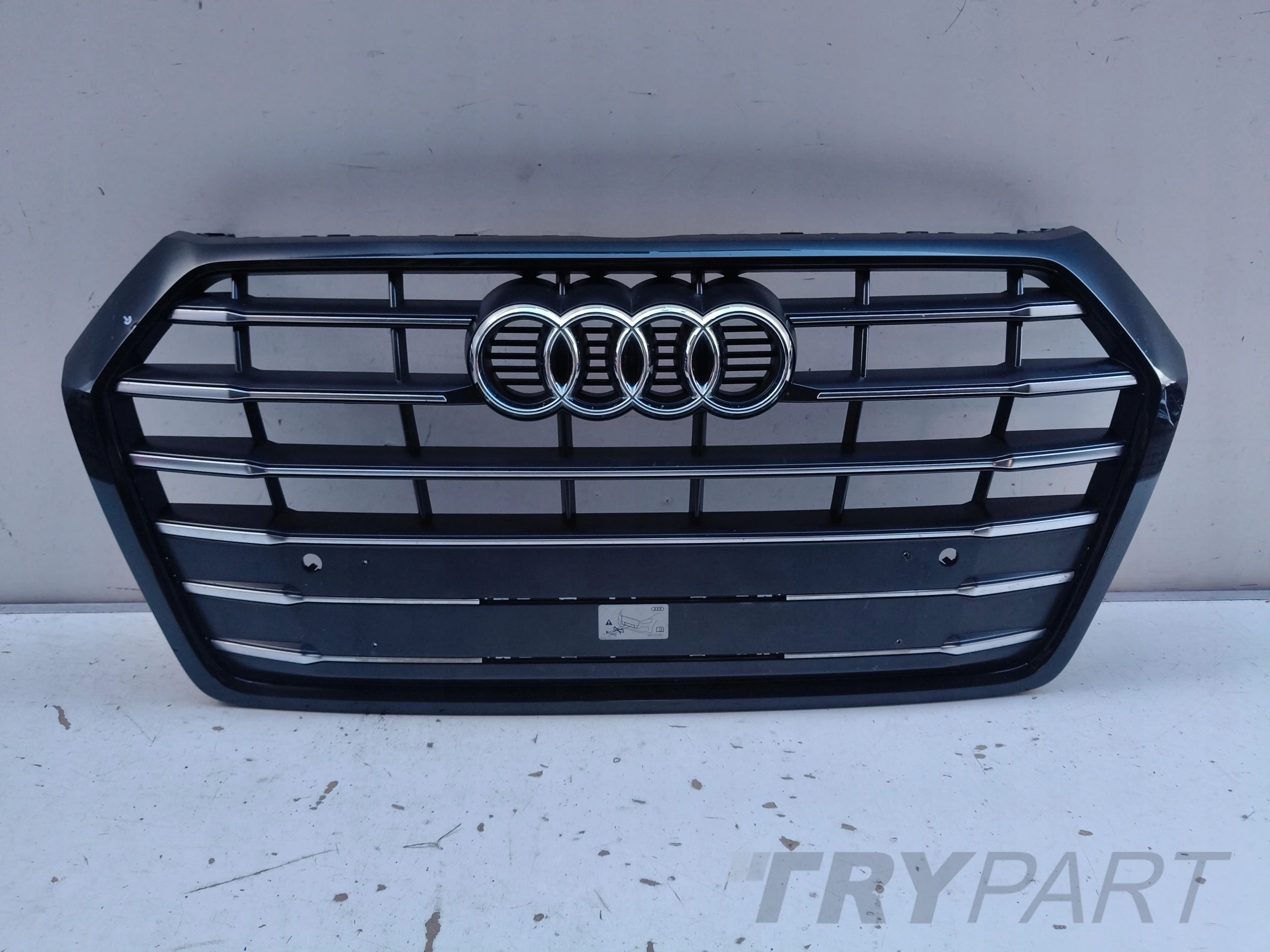 AUDI Q5 II 80A 16-20 S-LINE BLACK RADIATOR GRILLE