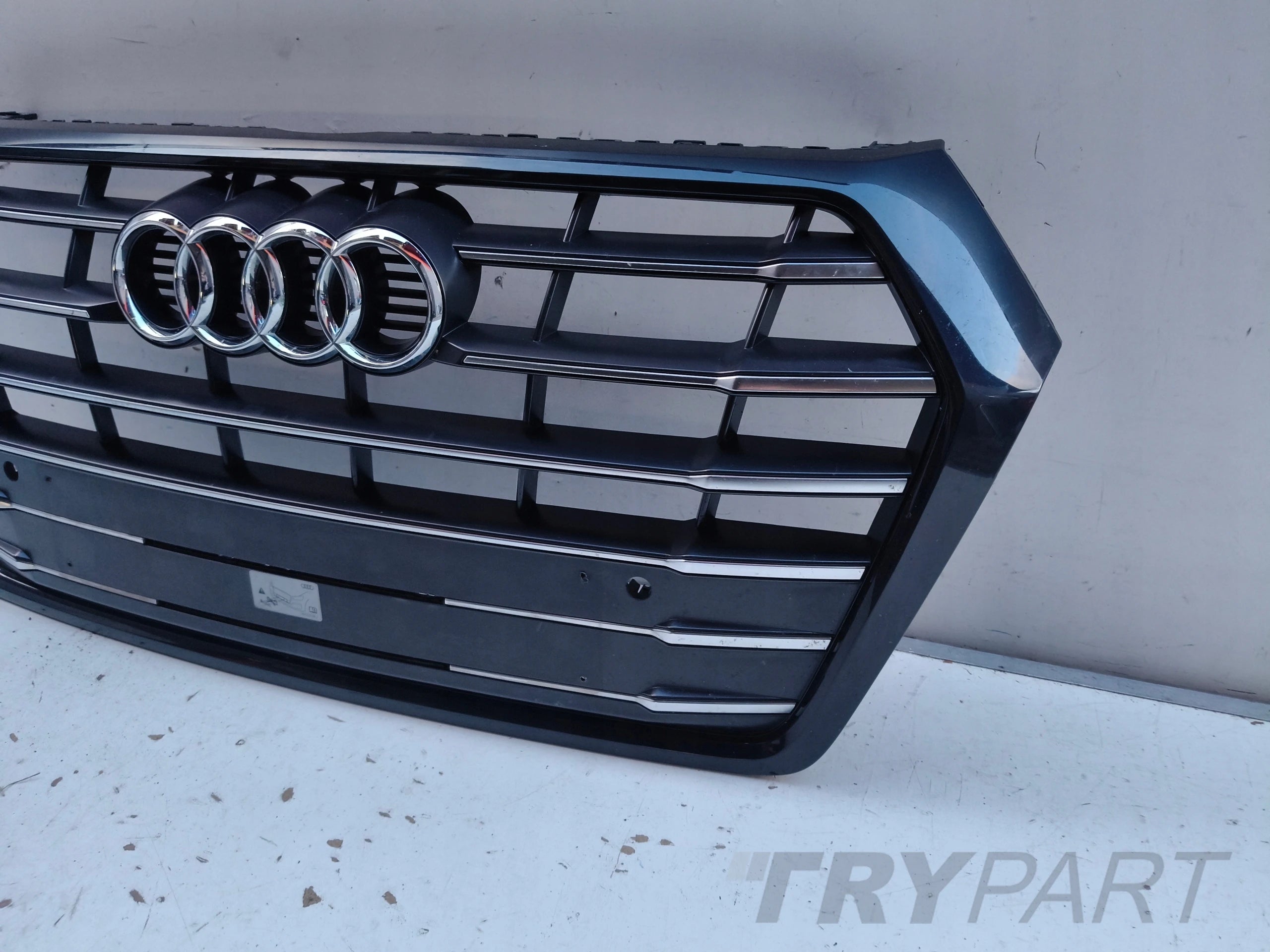 AUDI Q5 II 80A 16-20 S-LINE BLACK RADIATOR GRILLE