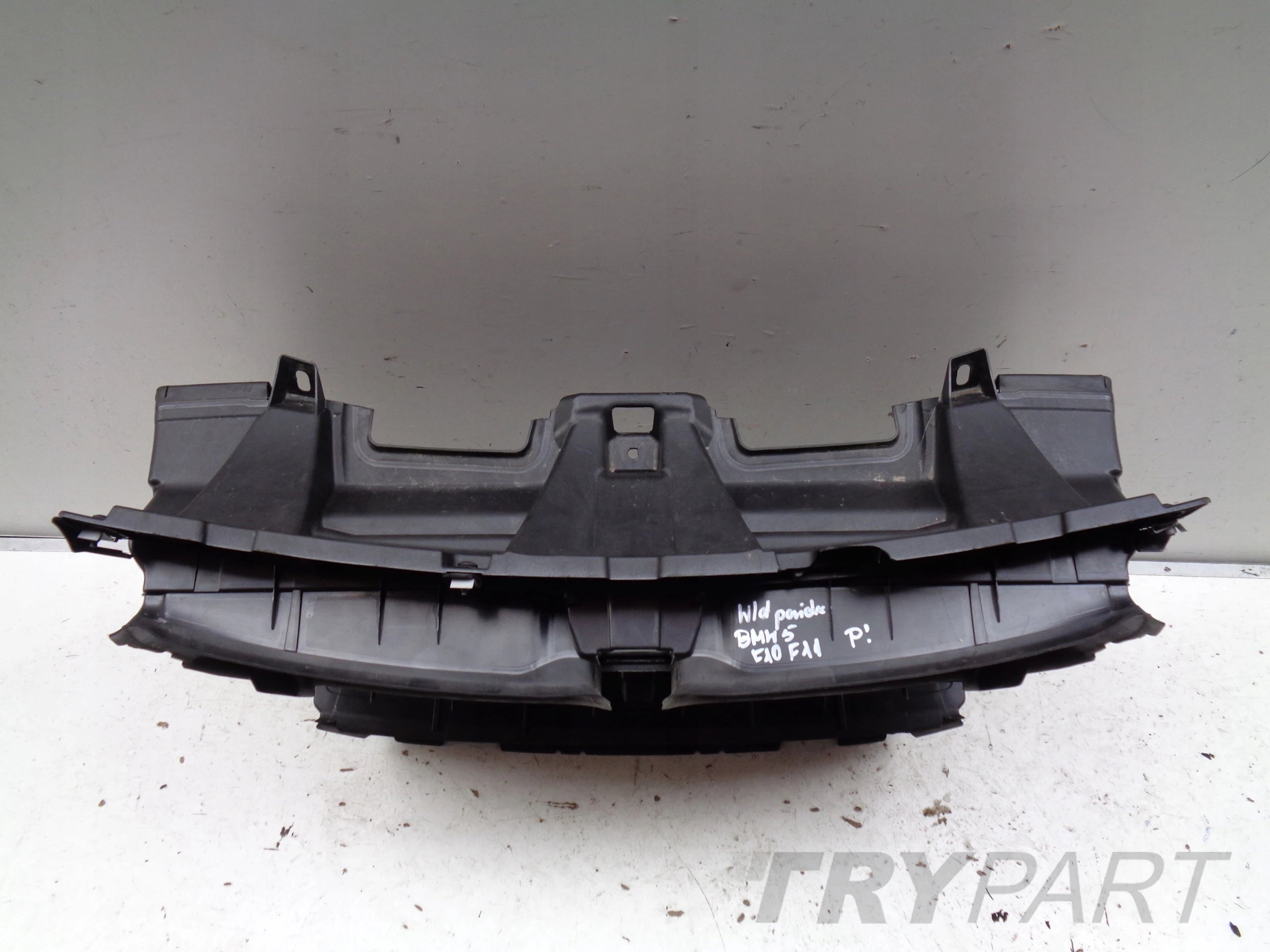 BMW 5 F10 F11 Steering Wheel Air Inlet