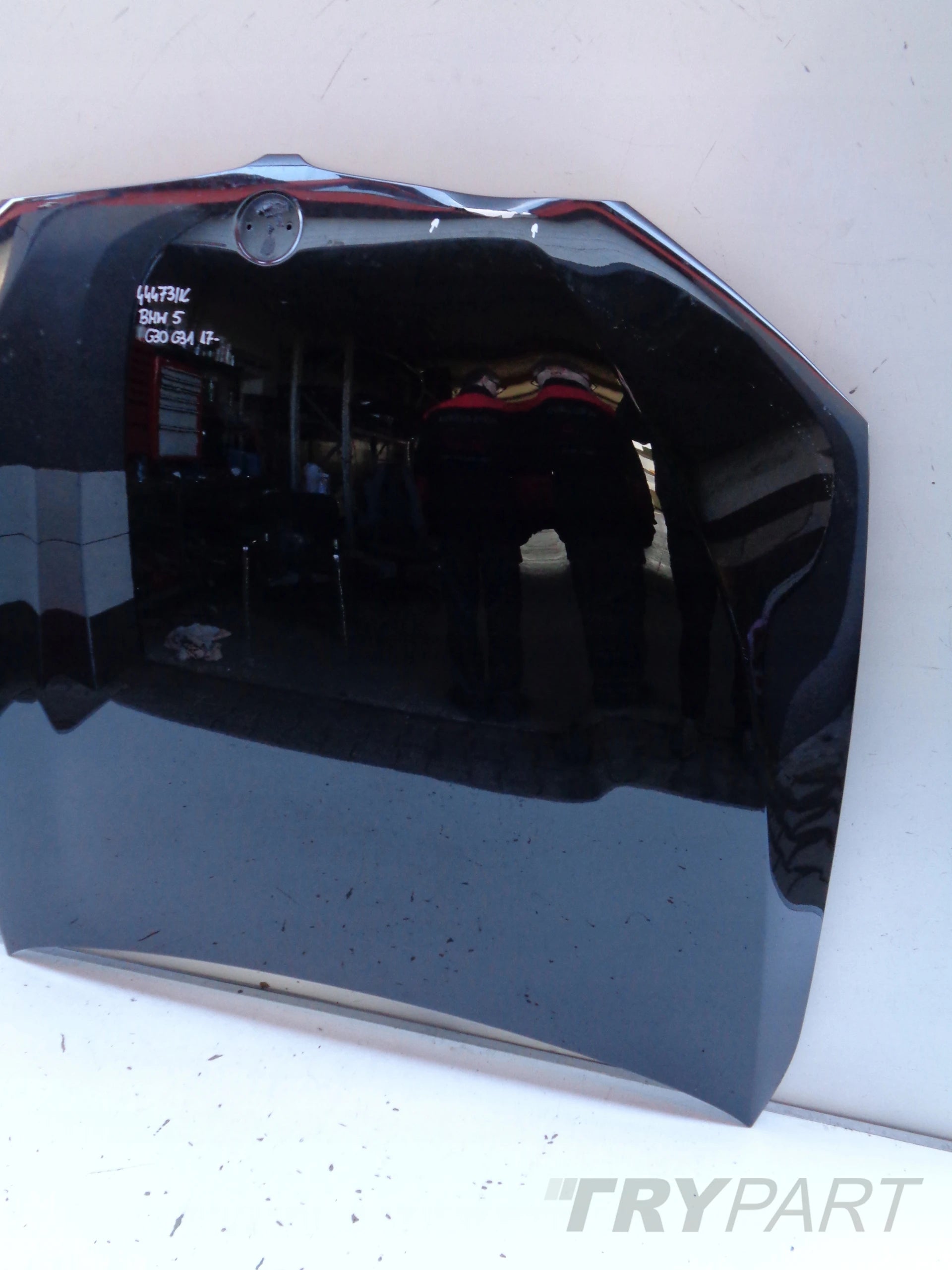 BMW 5 G30 G31 17- ENGINE HOOD COVER NO. 44473