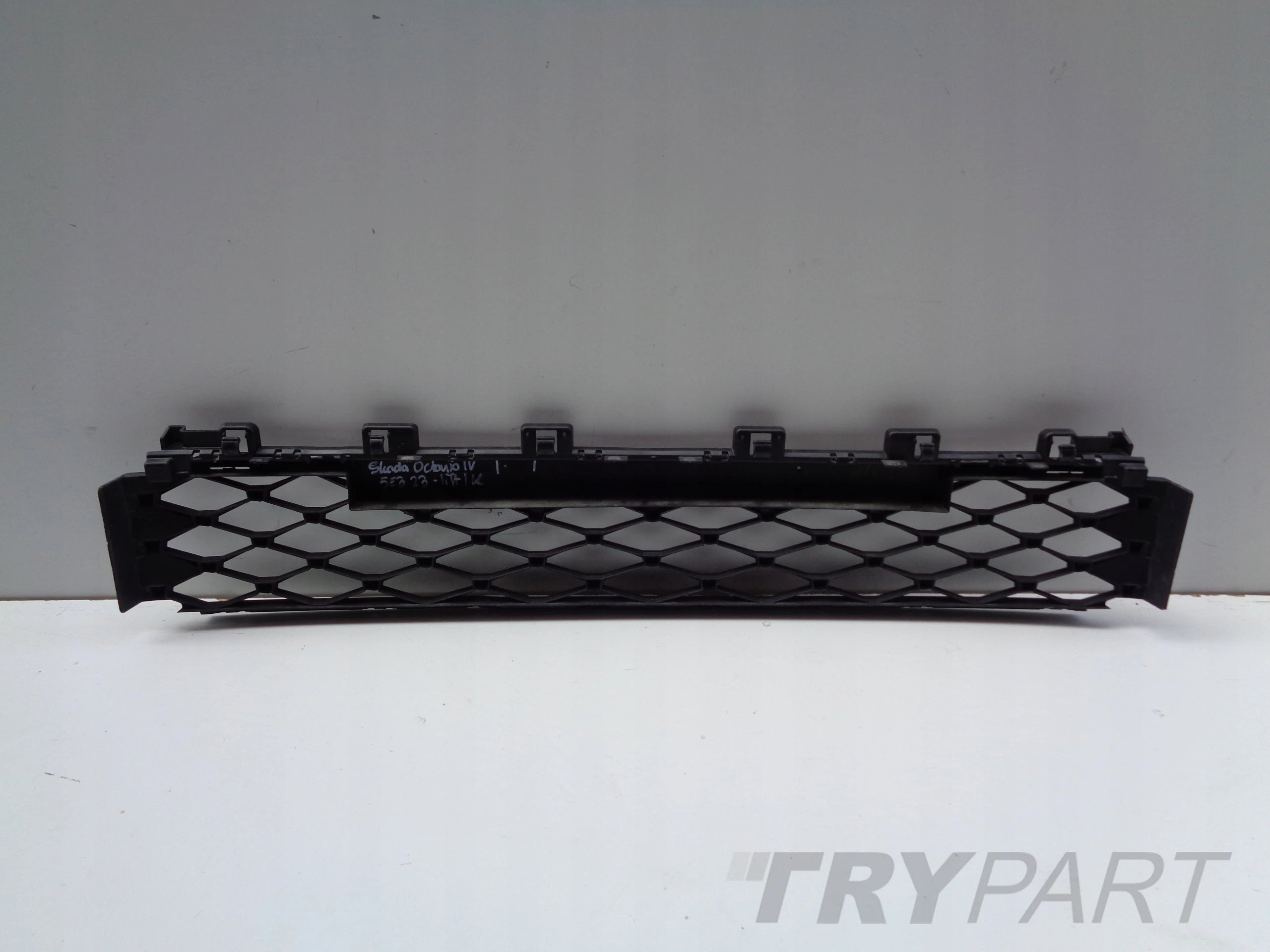 BUMPER GRILLE SKODA OCTAVIA IV 4 5E3 23- LIFT