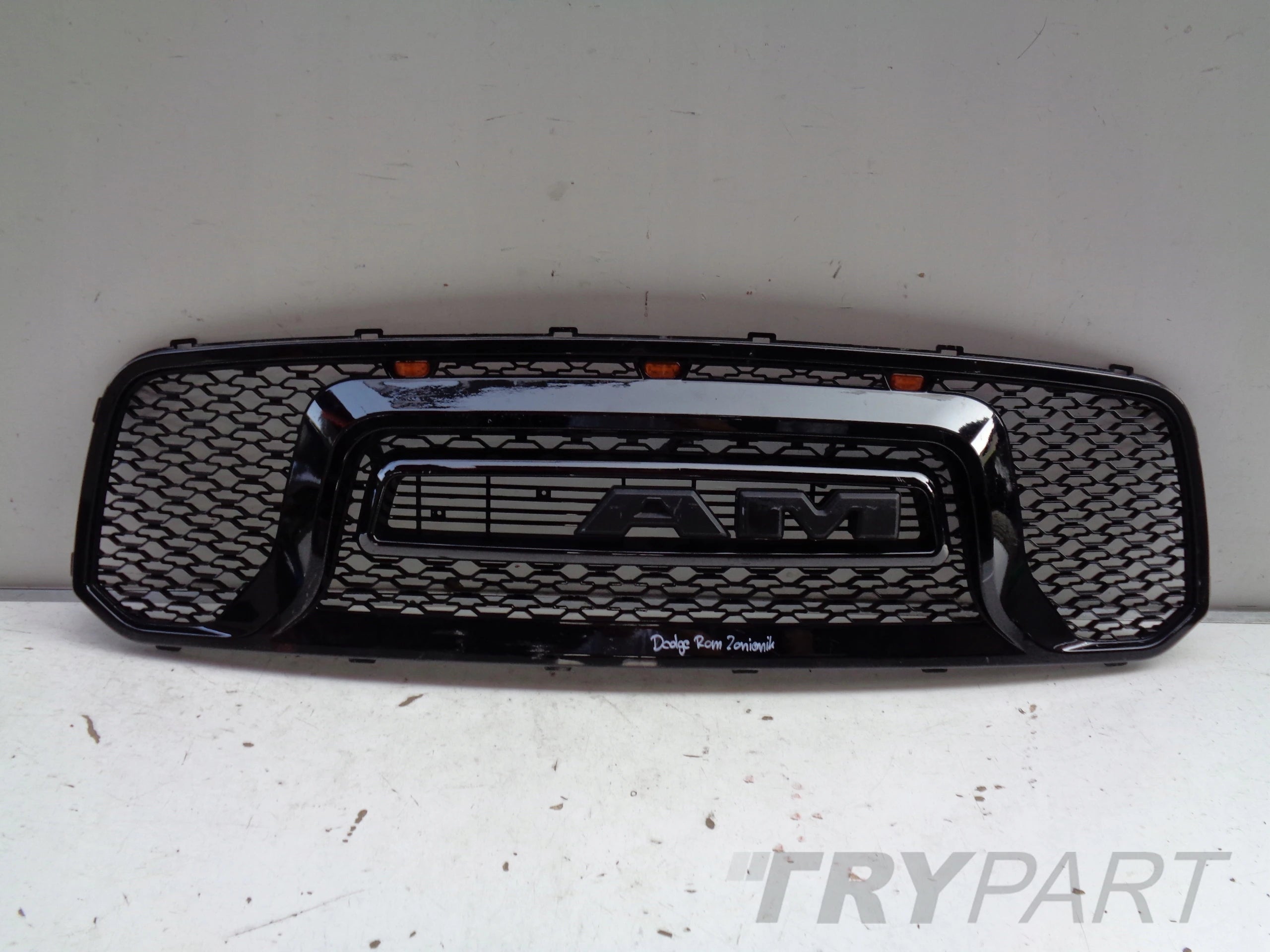 DODGE RAM 13- Grille Shell