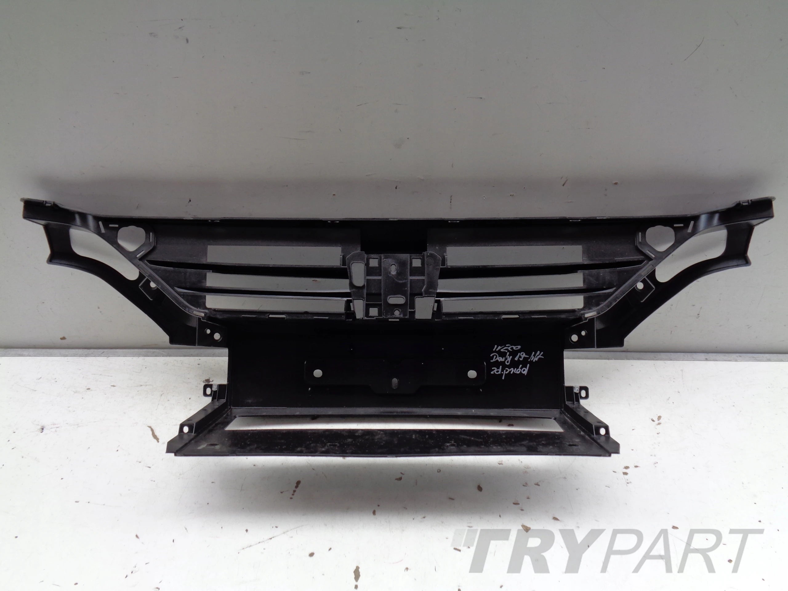 FRONT BUMPER GRILLE IVECO DAILY 19- LIFT