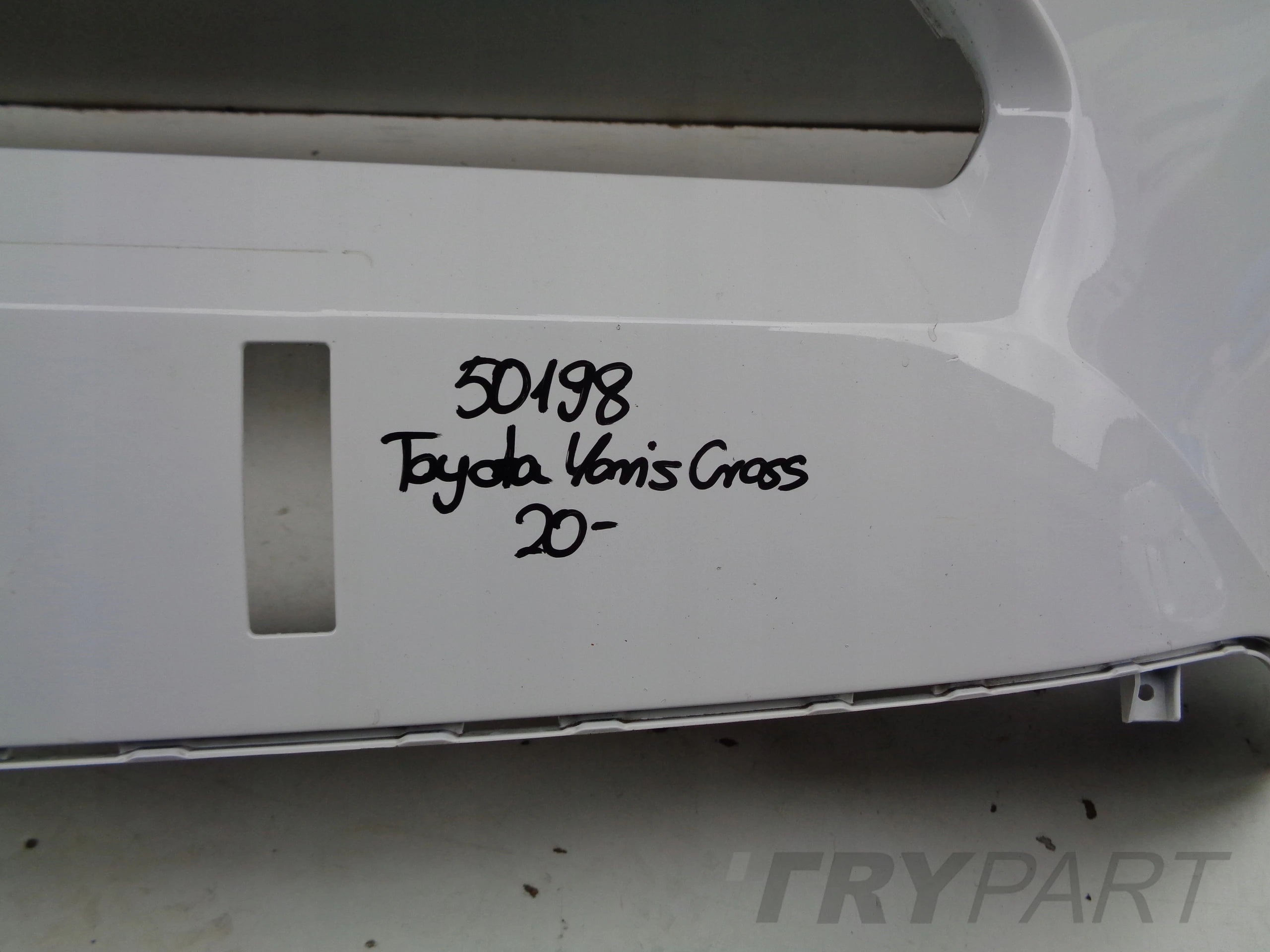 FRONT BUMPER TOYOTA YARIS CROSS 20- NO. 50198