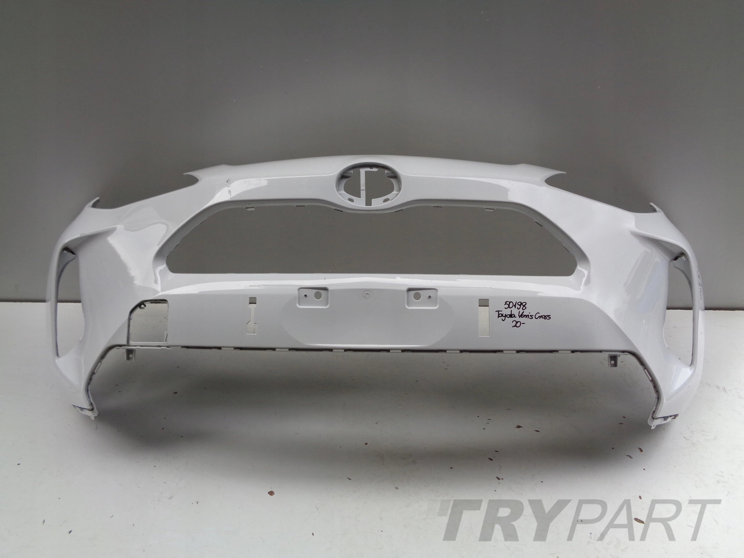 FRONT BUMPER TOYOTA YARIS CROSS 20- NO. 50198
