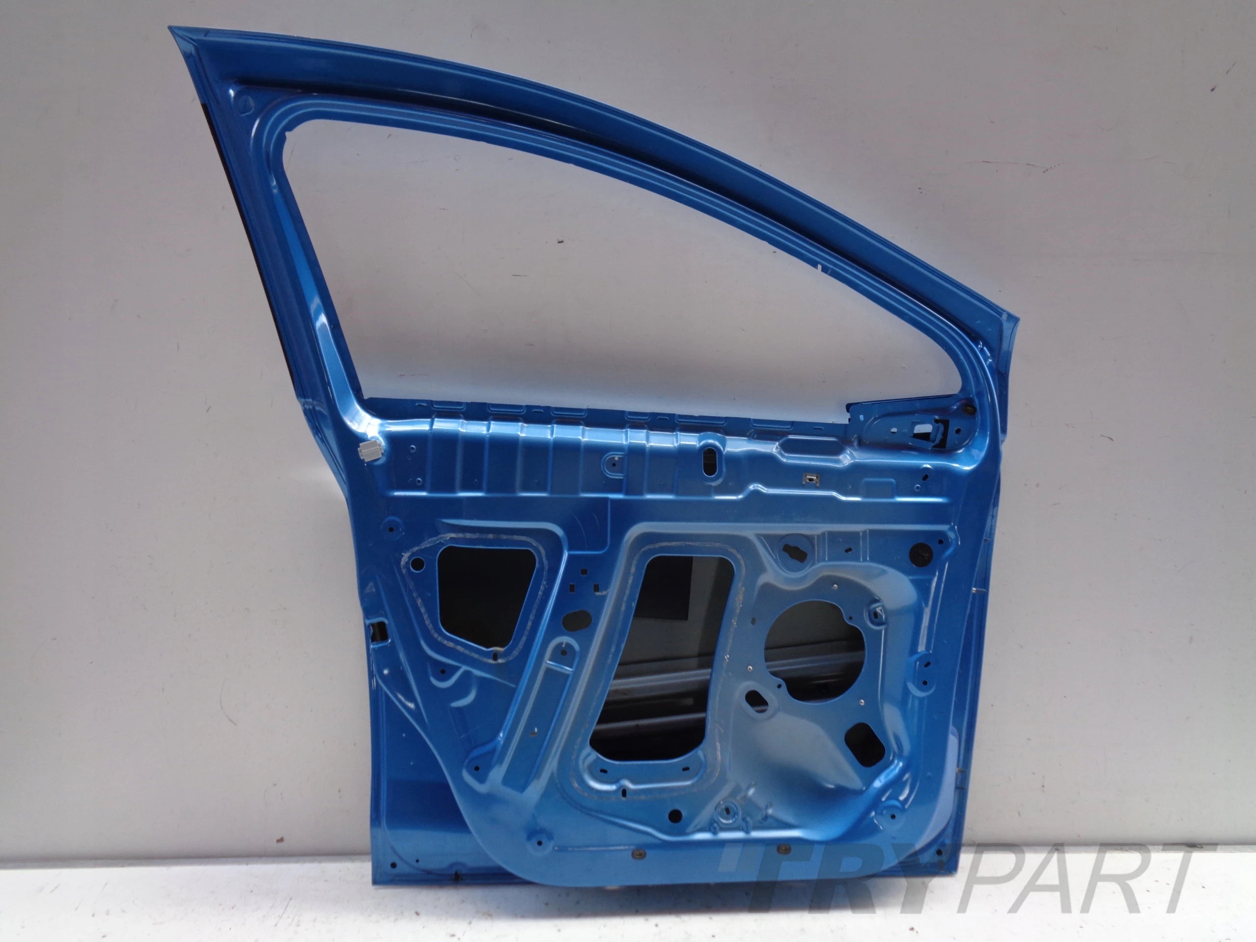 FRONT LEFT DOOR RENAULT ZOE 12- NO 42574
