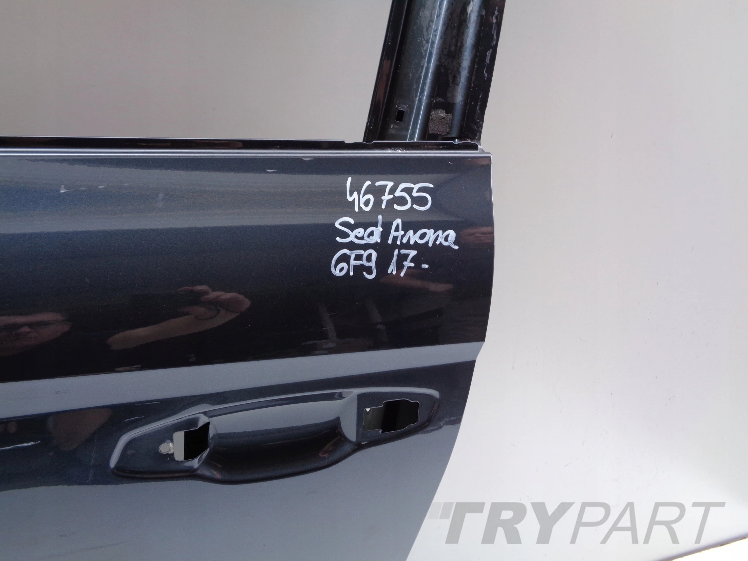FRONT LEFT DOOR SEAT ARONA 6F9 17- NR 46755
