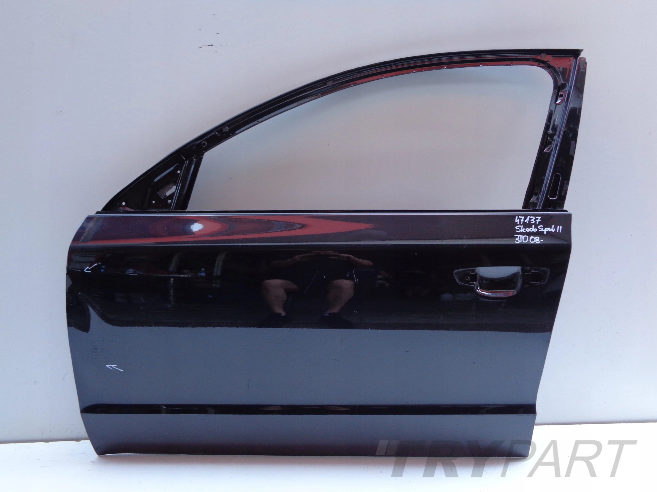 FRONT LEFT DOOR SKODA SUPERB II 3T 3T0 08- NO. 47137