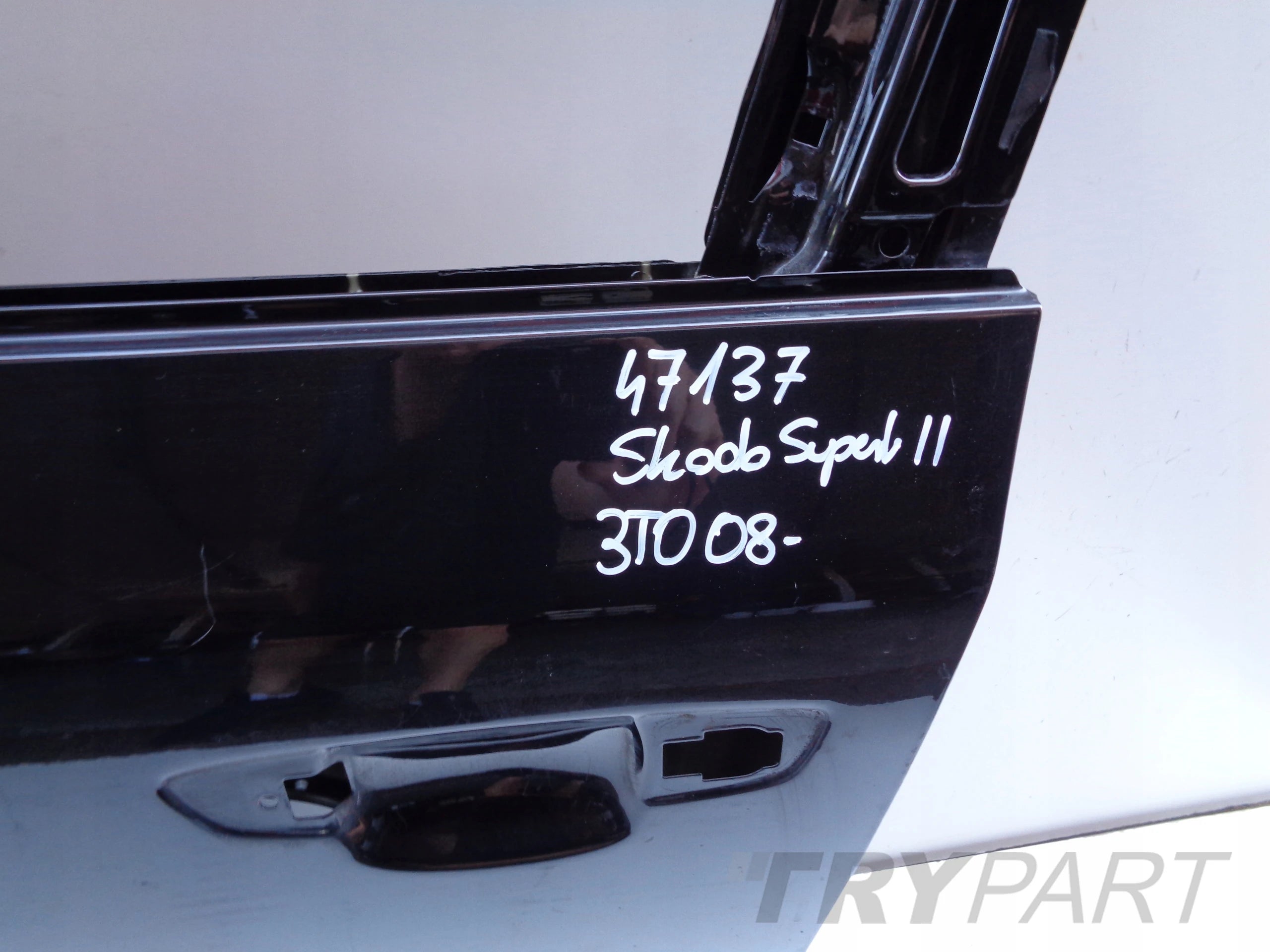 FRONT LEFT DOOR SKODA SUPERB II 3T 3T0 08- NO. 47137