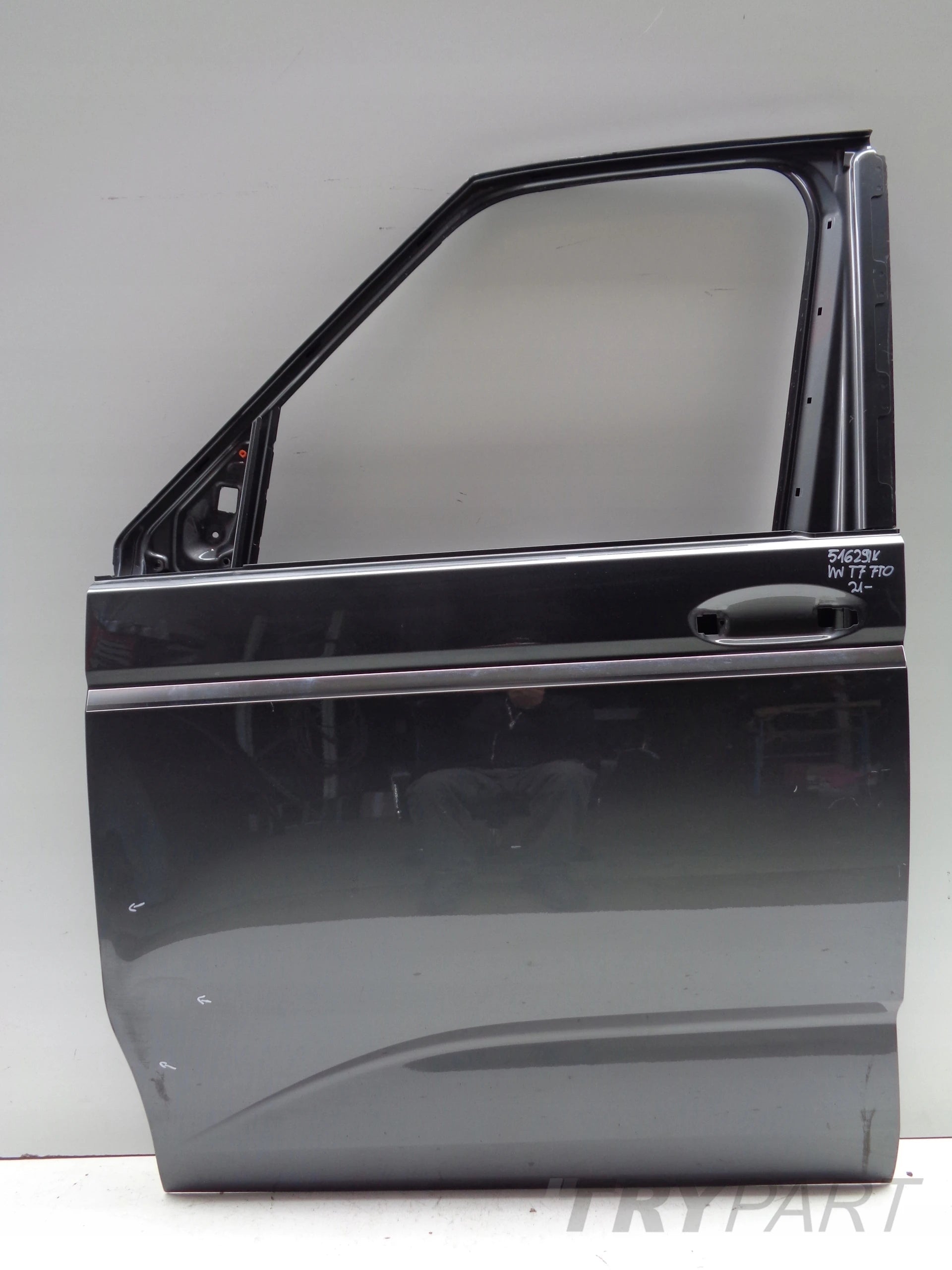 FRONT LEFT DOOR VW T7 7T 7T0 21- NO. 51629