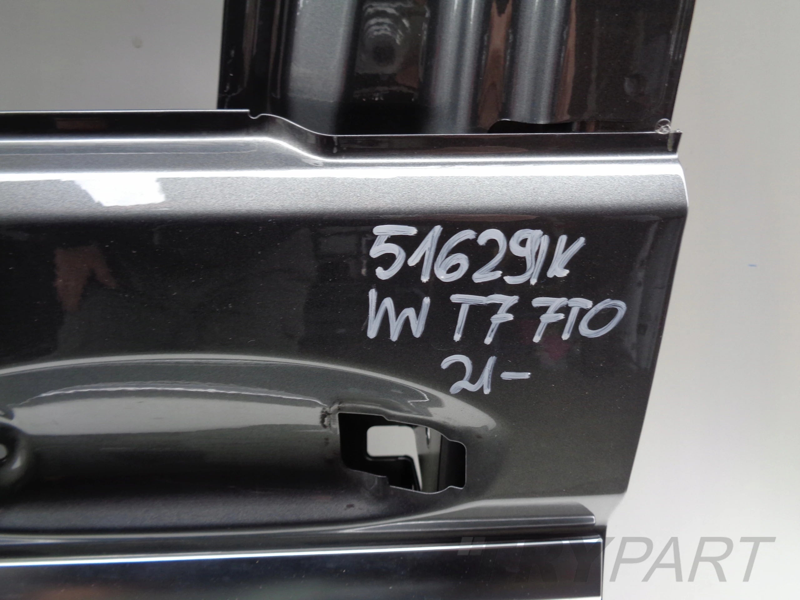 FRONT LEFT DOOR VW T7 7T 7T0 21- NO. 51629