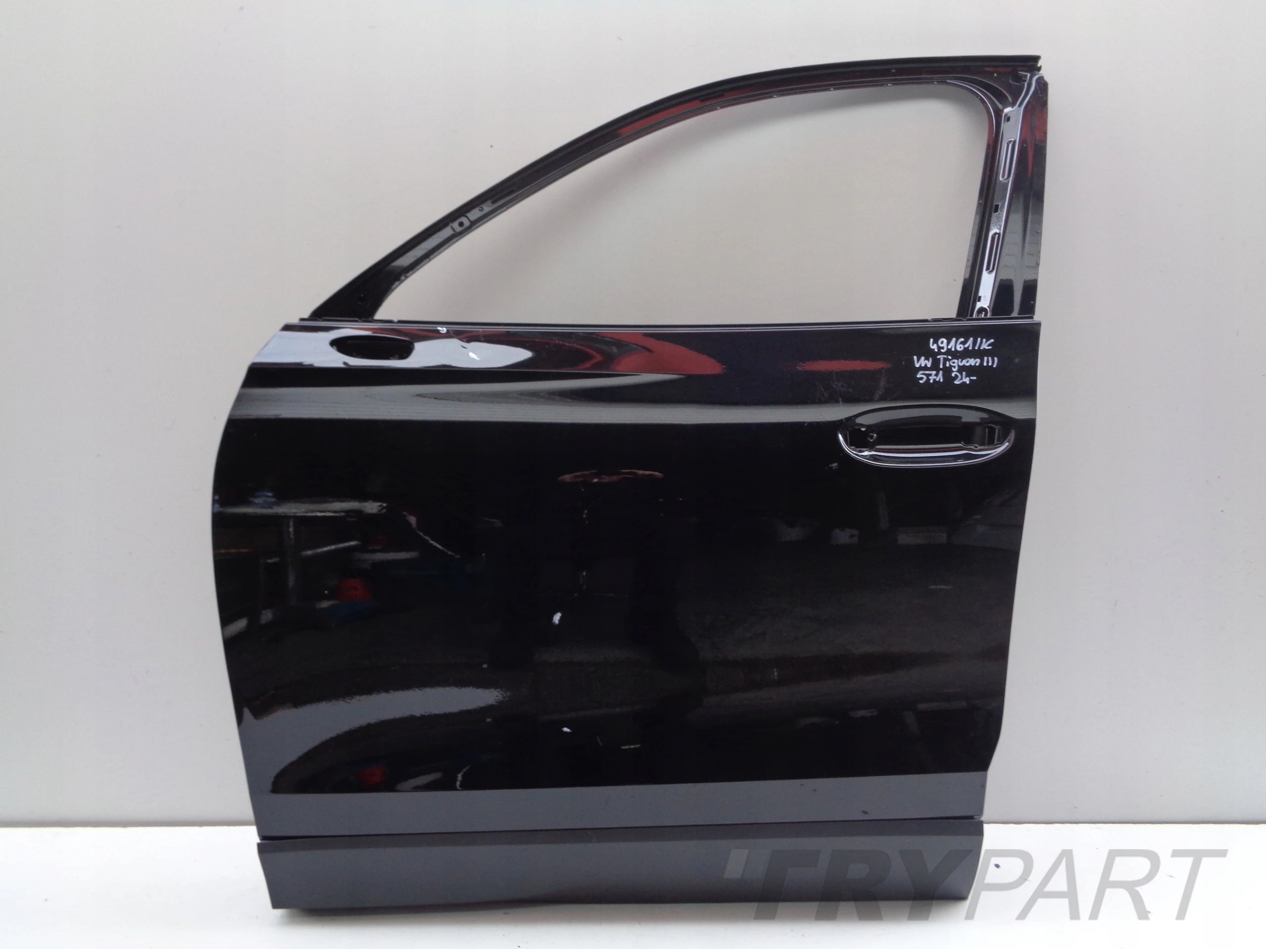 FRONT LEFT DOOR VW TIGUAN III 571 24- NO. 49161