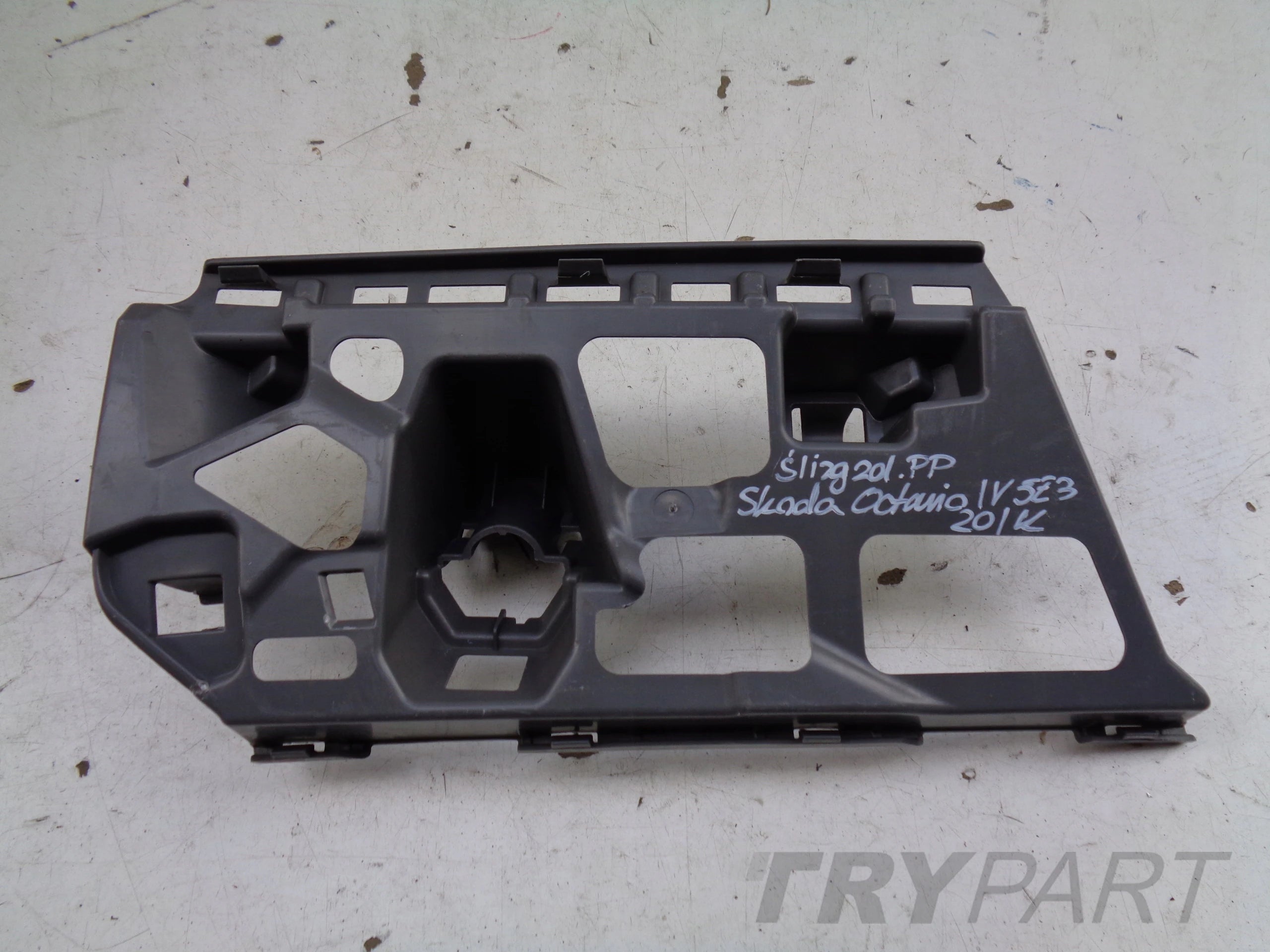 FRONT RIGHT BUMPER SLIDER SKODA OCTAVIA IV 4 RS 5E3 20-