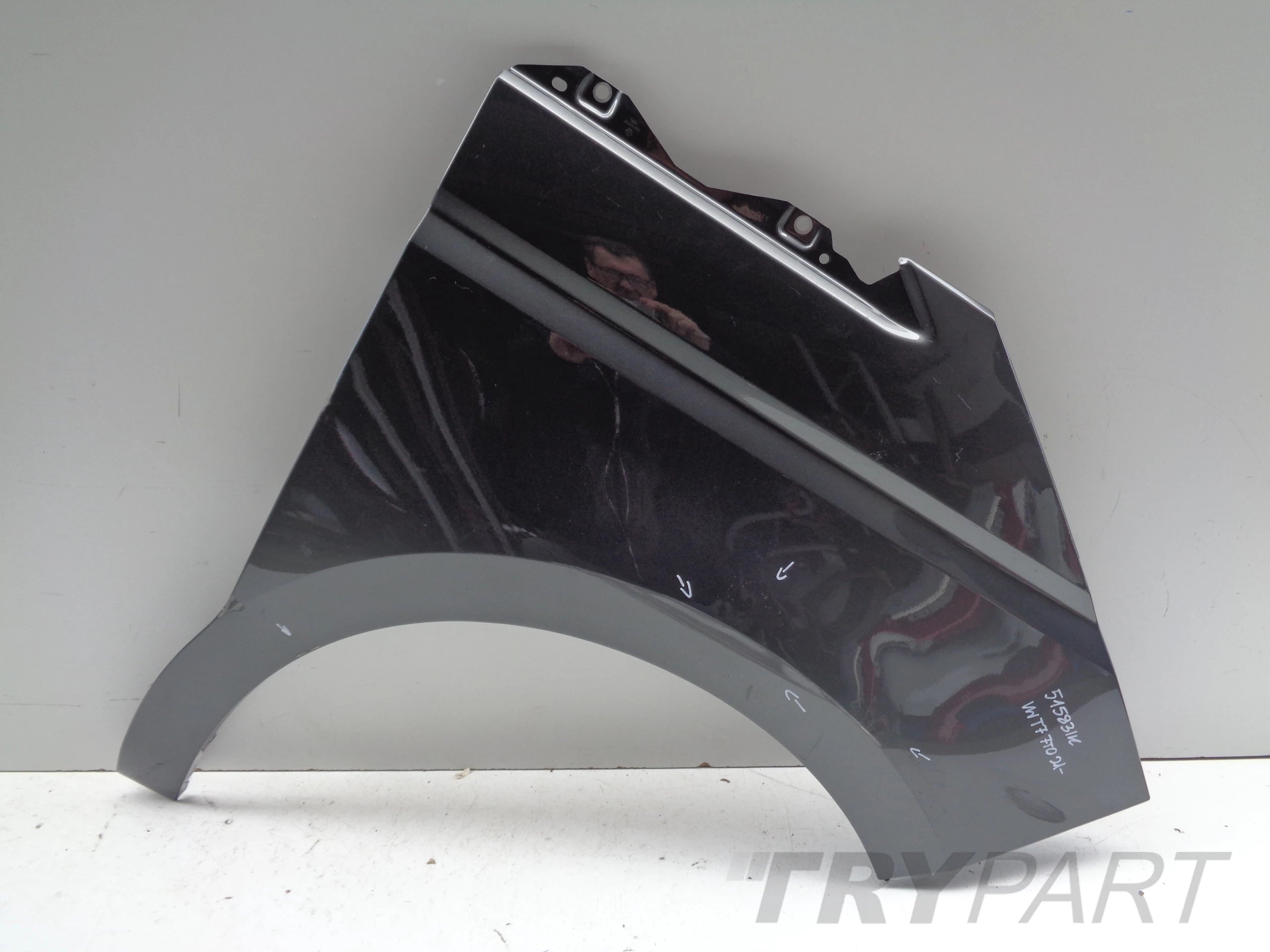 FRONT RIGHT FENDER VW T7 7T 7T0 21- NO. 51583