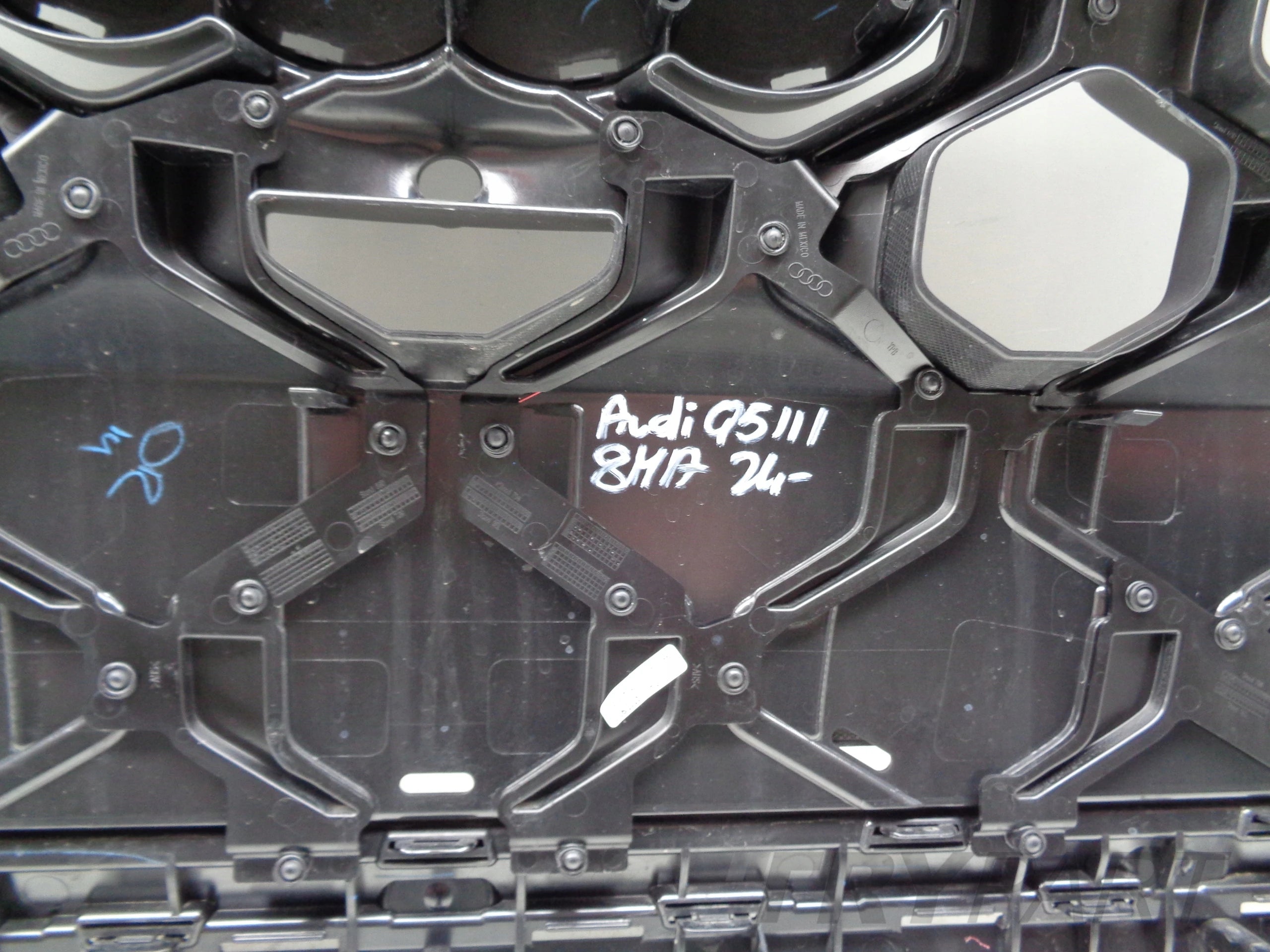 GRILL GRILLE AUDI Q5 III 8MA 24- S-LINE BLACK