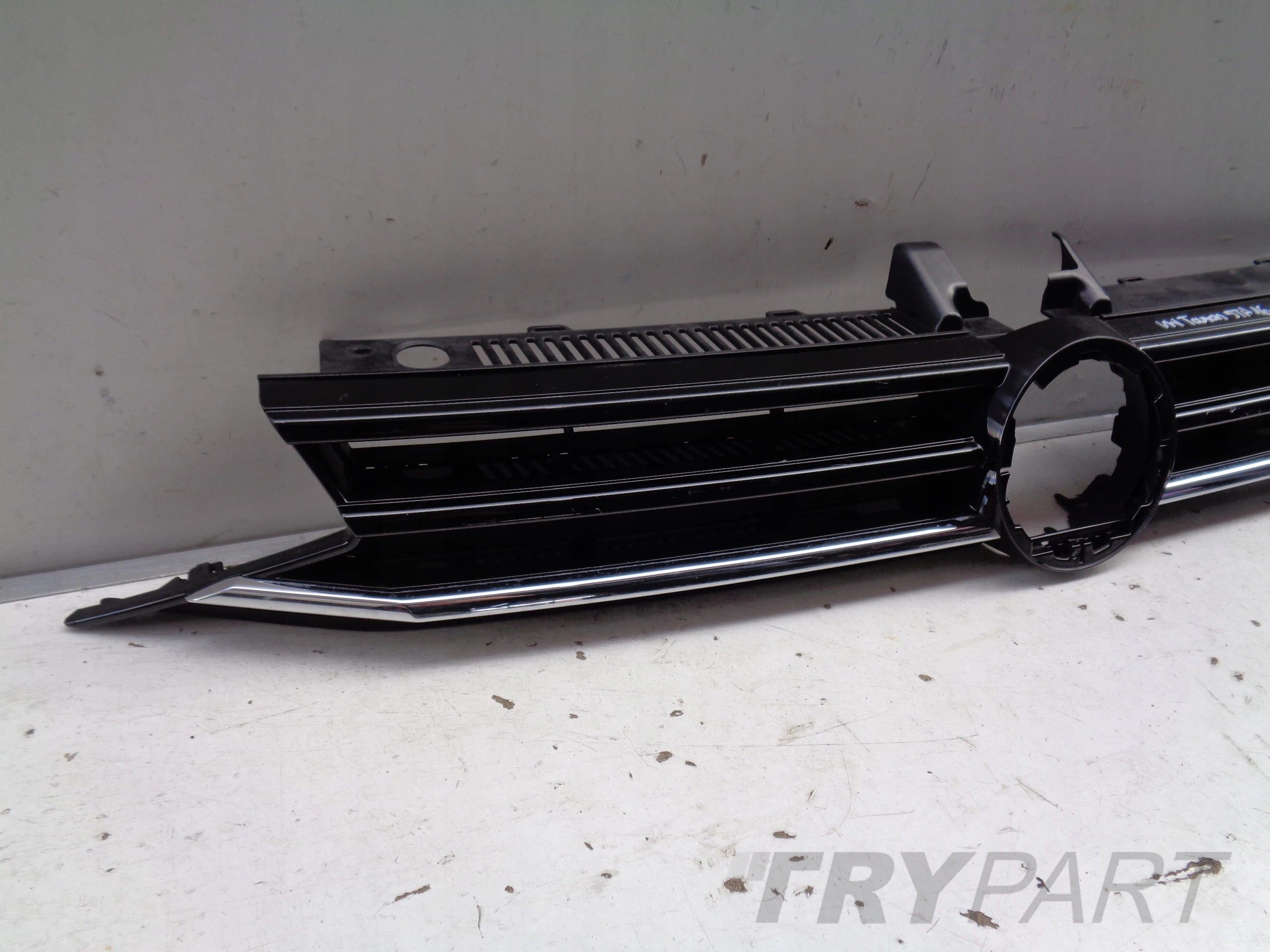 Grill Grille for VW Touran 5TA 16-