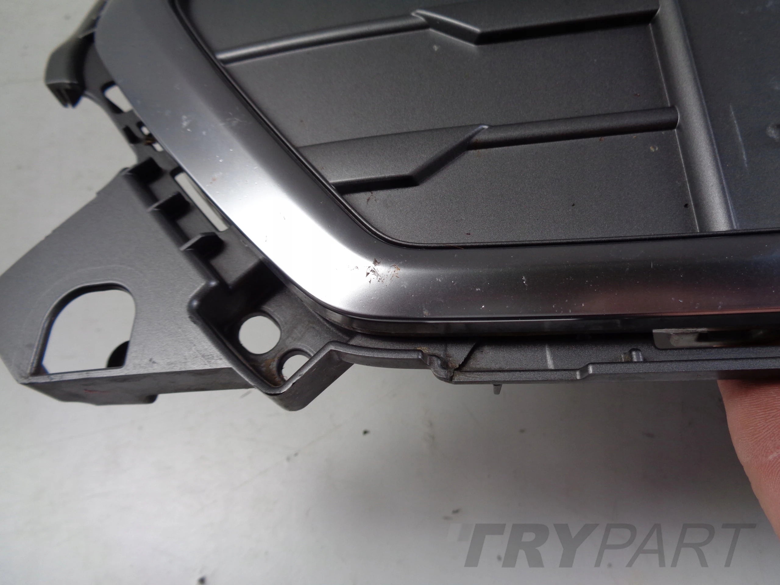 Grille Assembly AUDI Q2 81A 16-