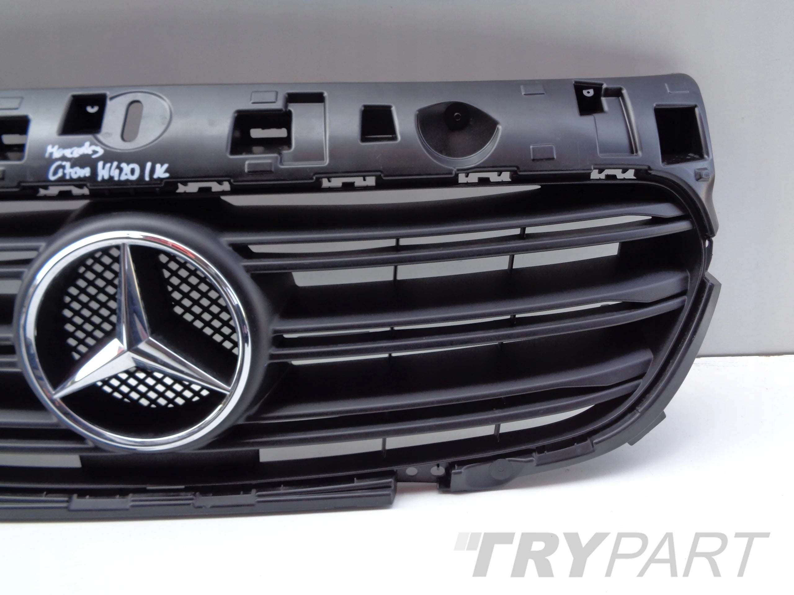 Grille Assembly MERCEDES CITAN W420 21-