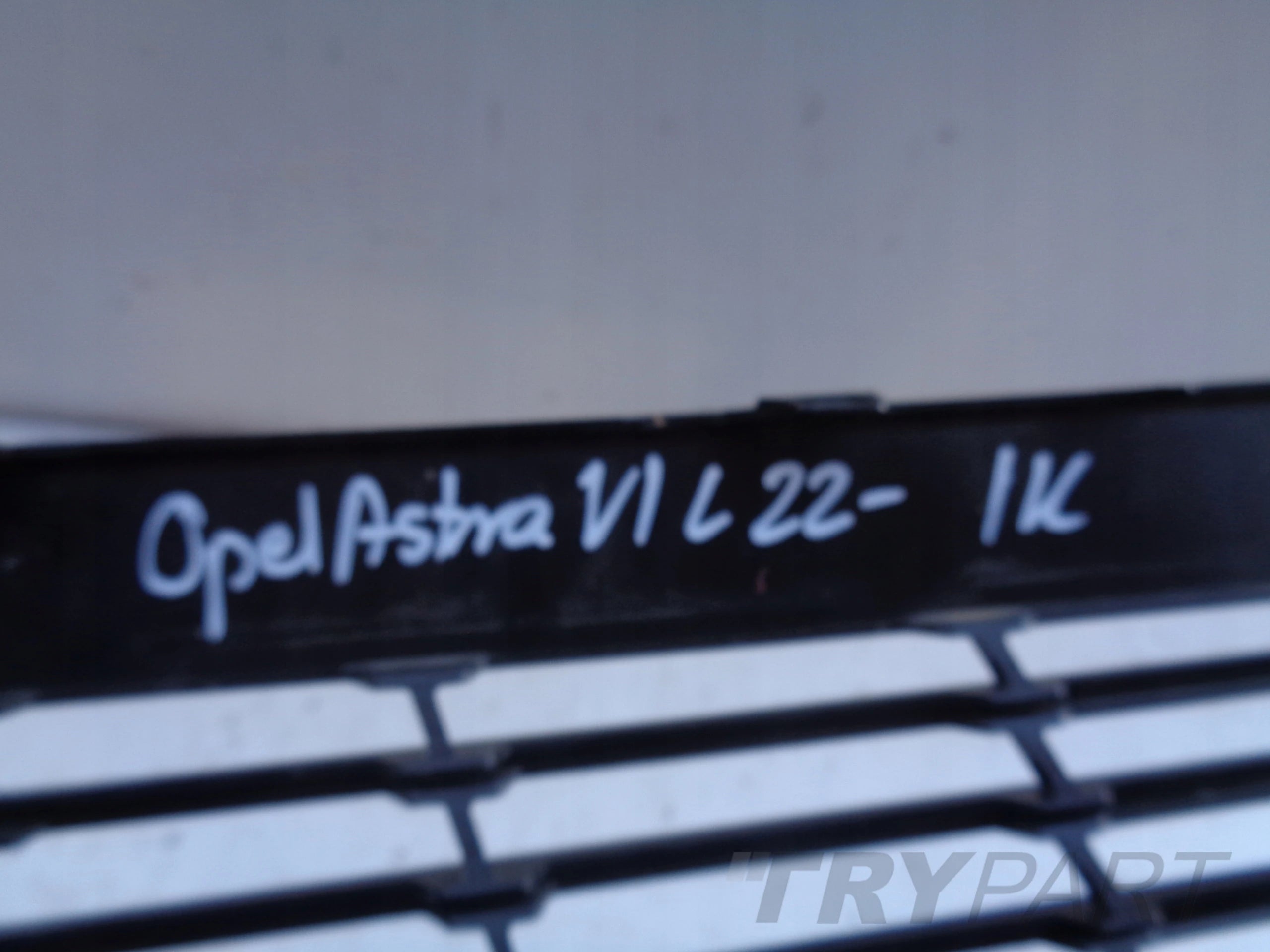 Grille for OPEL ASTRA VI L 22-