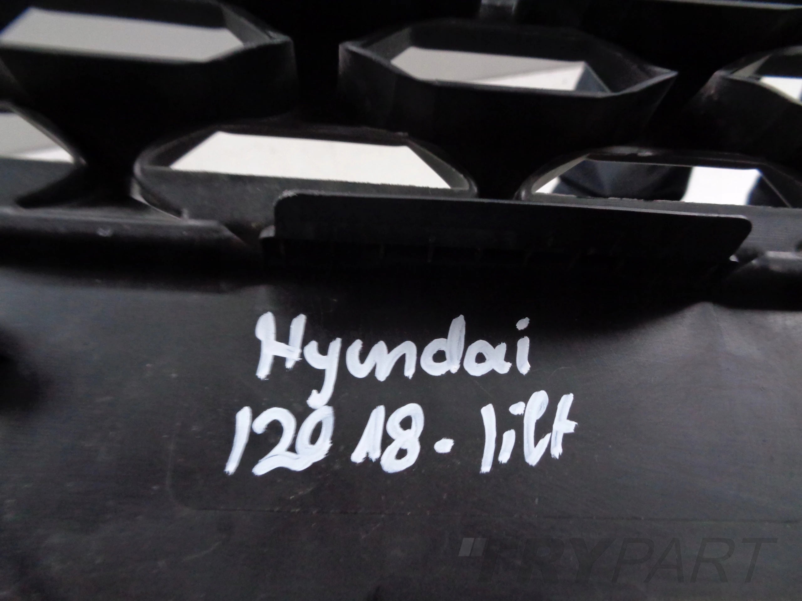 HYUNDAI I20 II 18- LIFT BUMPER GRILLE