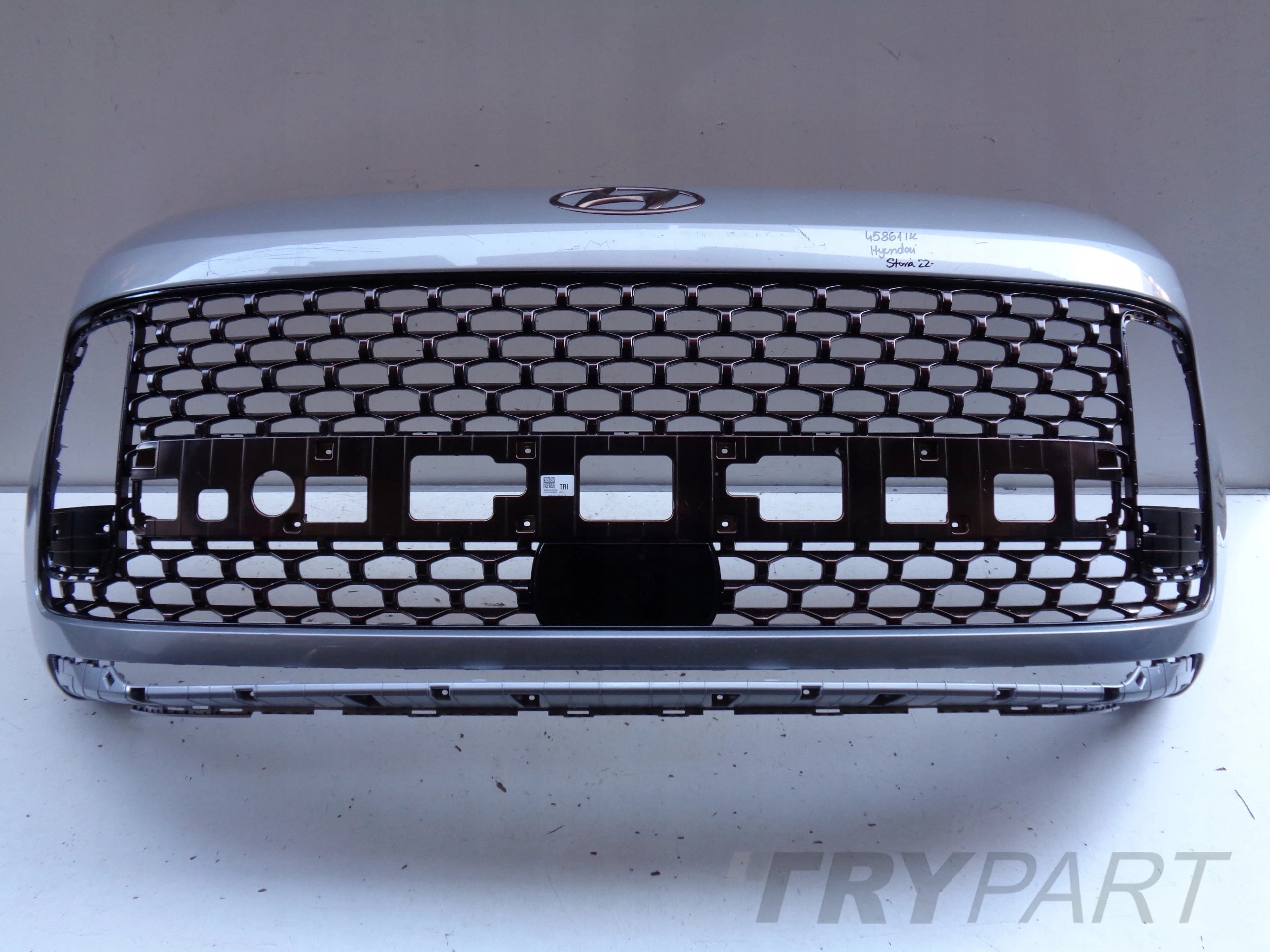 HYUNDAI STARIA 22- FRONT BUMPER PASSENGER VERSION GRILLE NO. 45861