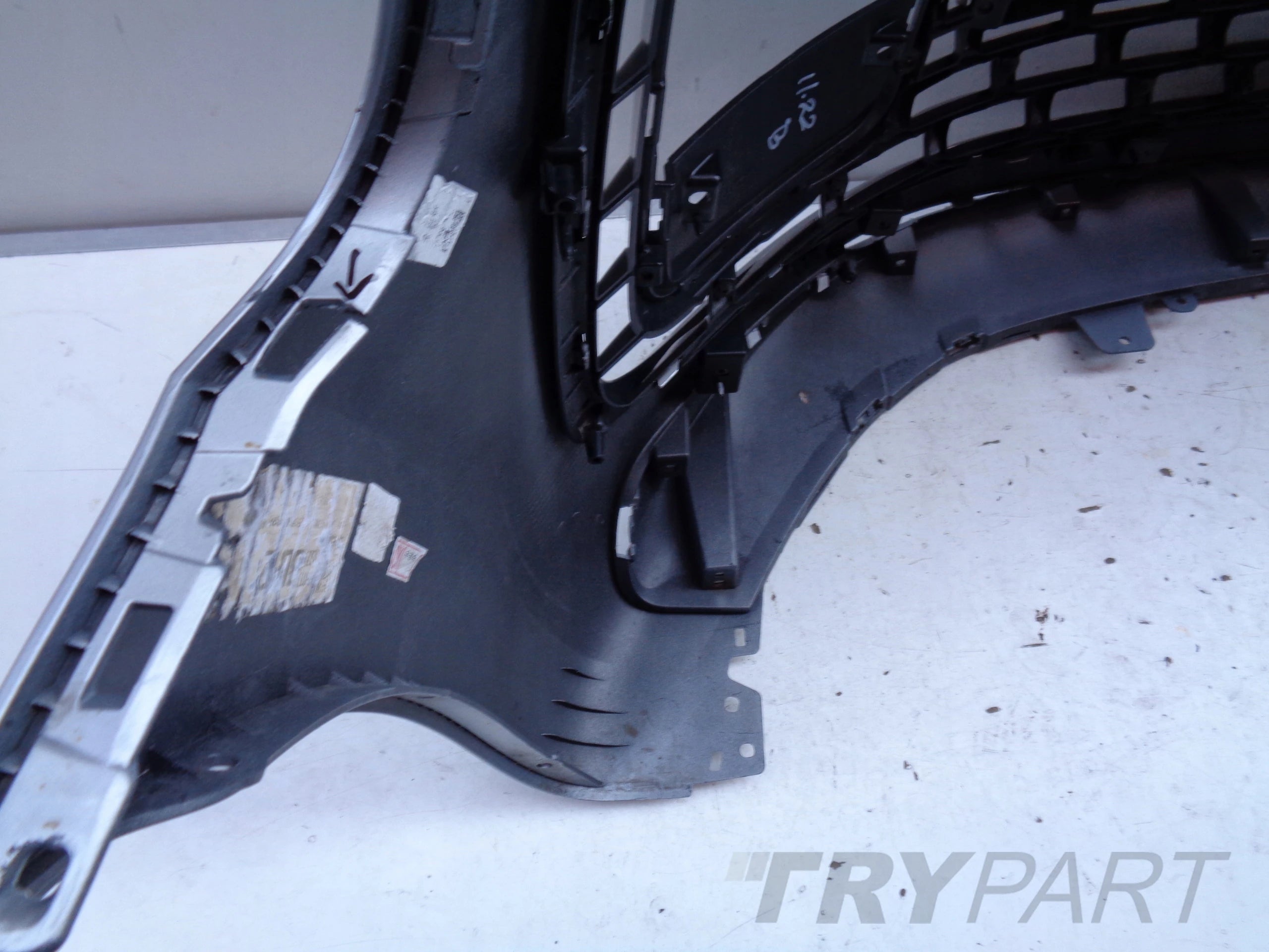 HYUNDAI STARIA 22- FRONT BUMPER PASSENGER VERSION GRILLE NO. 45861