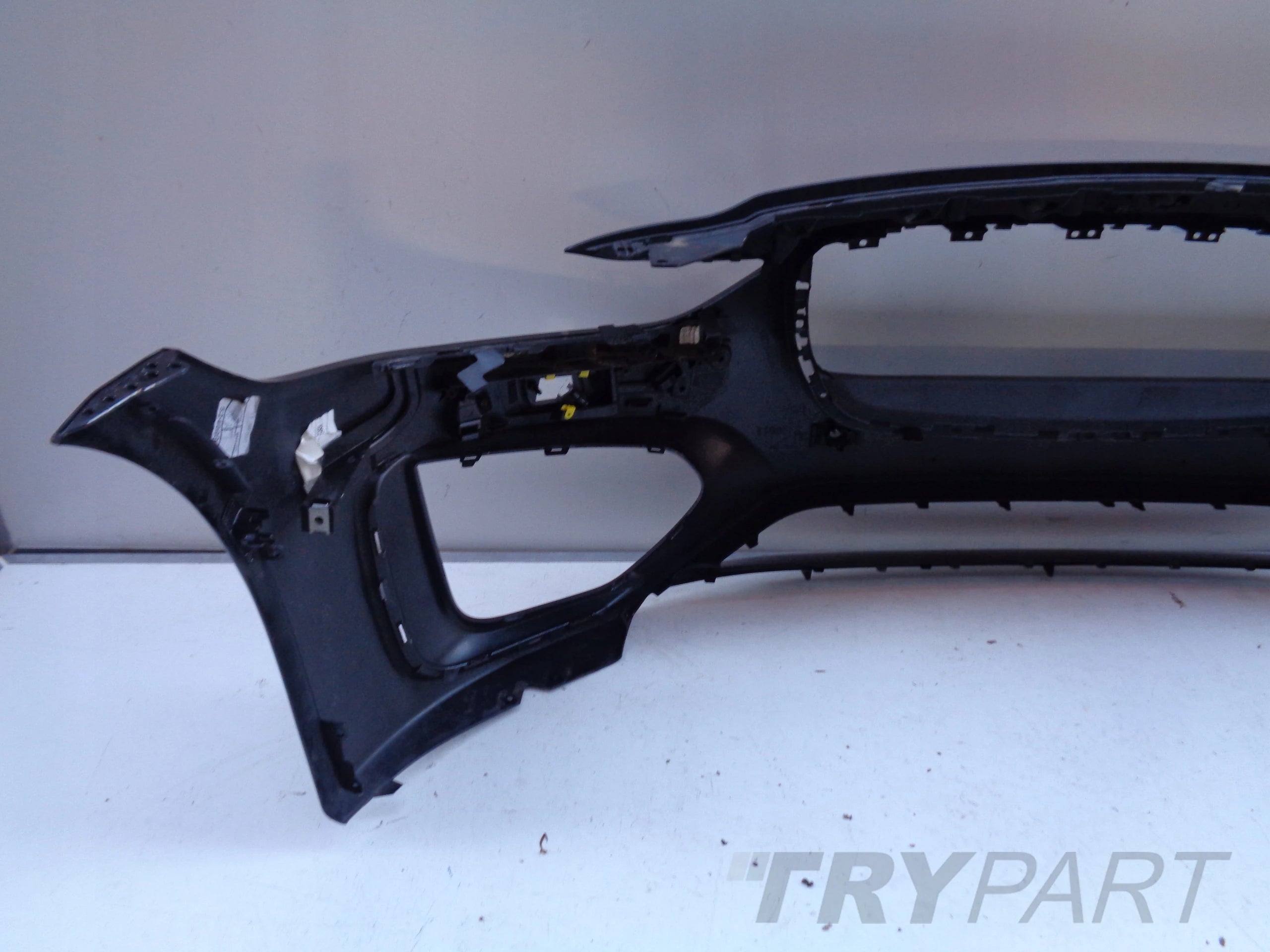 JAGUAR XE LIFT R-DYNAMIC FRONT BUMPER NO. 32995