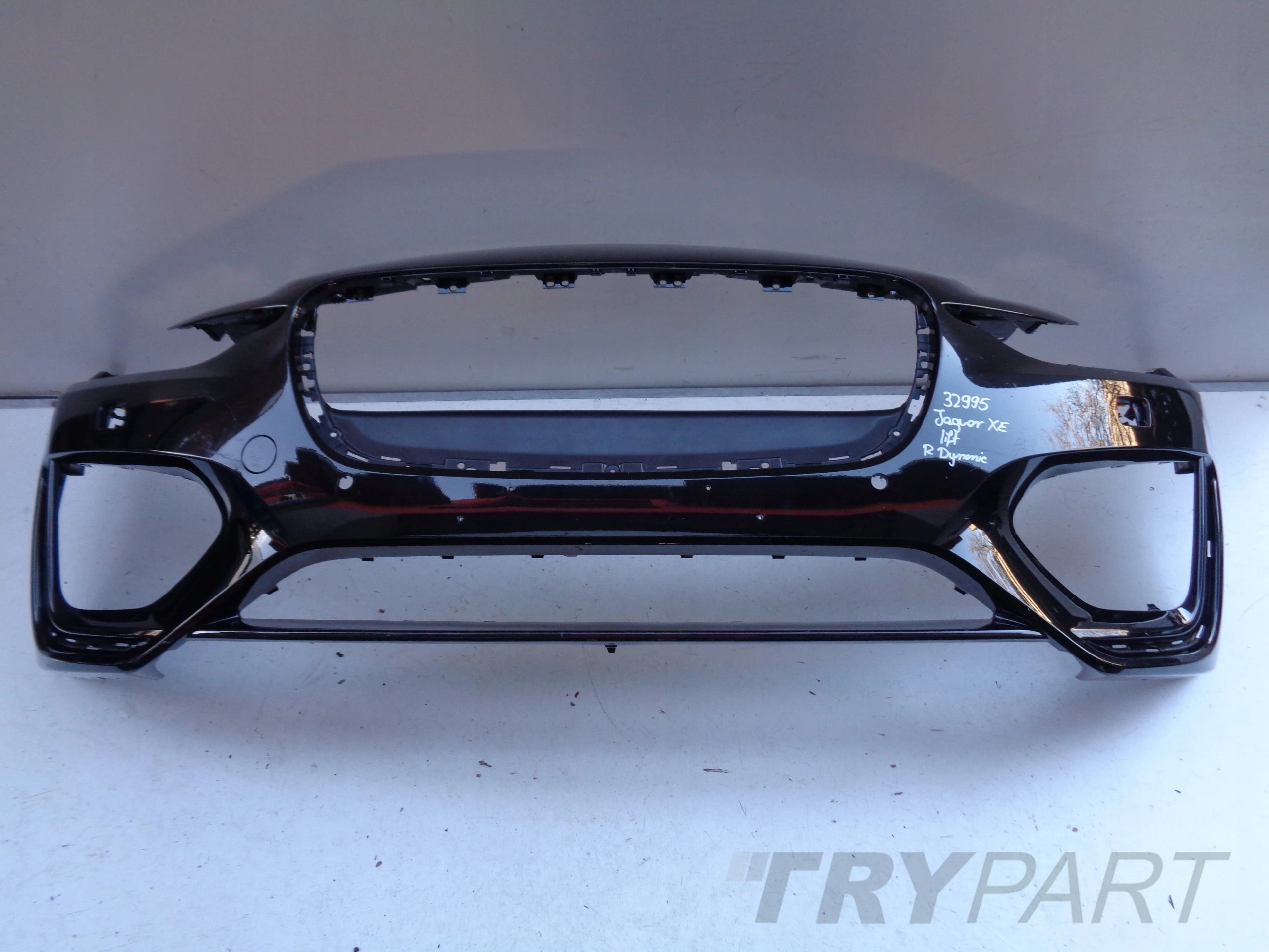 JAGUAR XE LIFT R-DYNAMIC FRONT BUMPER NO. 32995