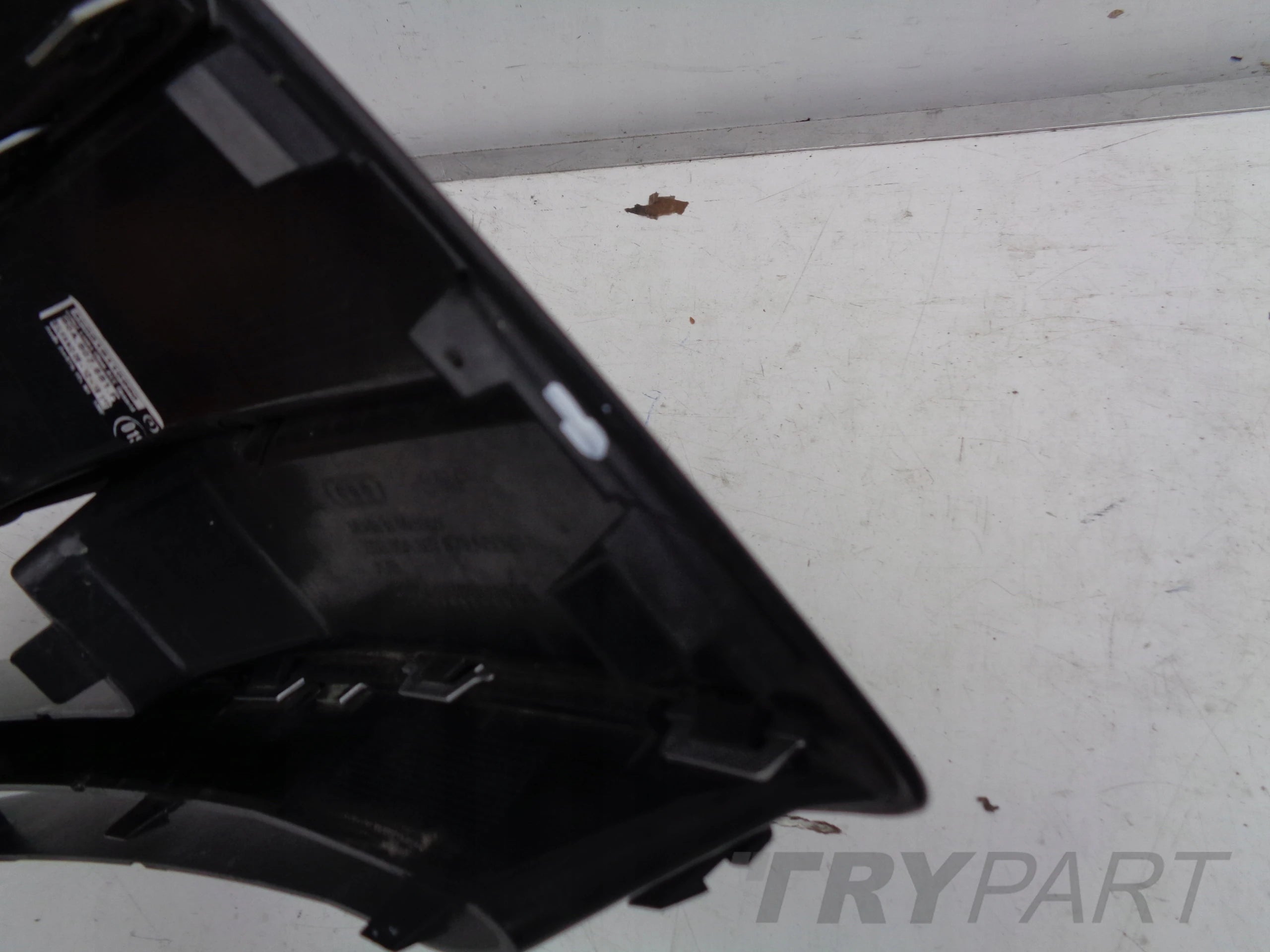 LEFT BUMPER GRILLE AUDI Q5 80A 16-