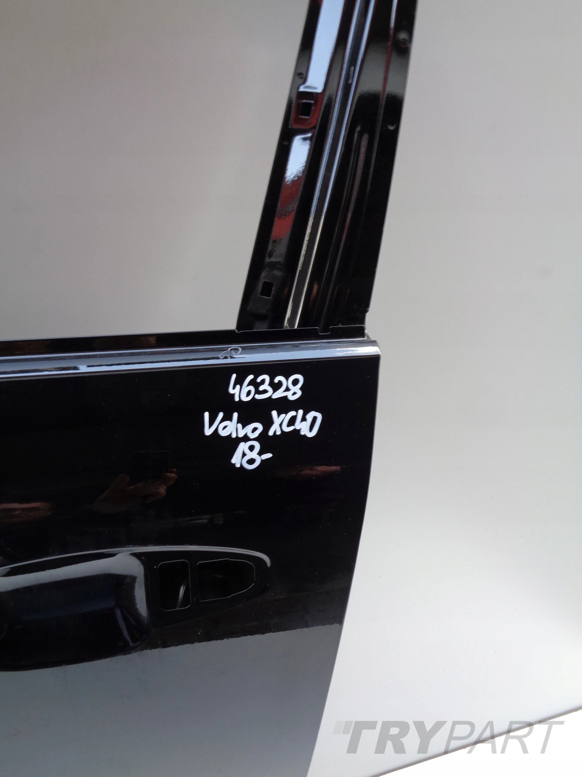 LEFT FRONT DOOR VOLVO XC40 18- NO. 46328