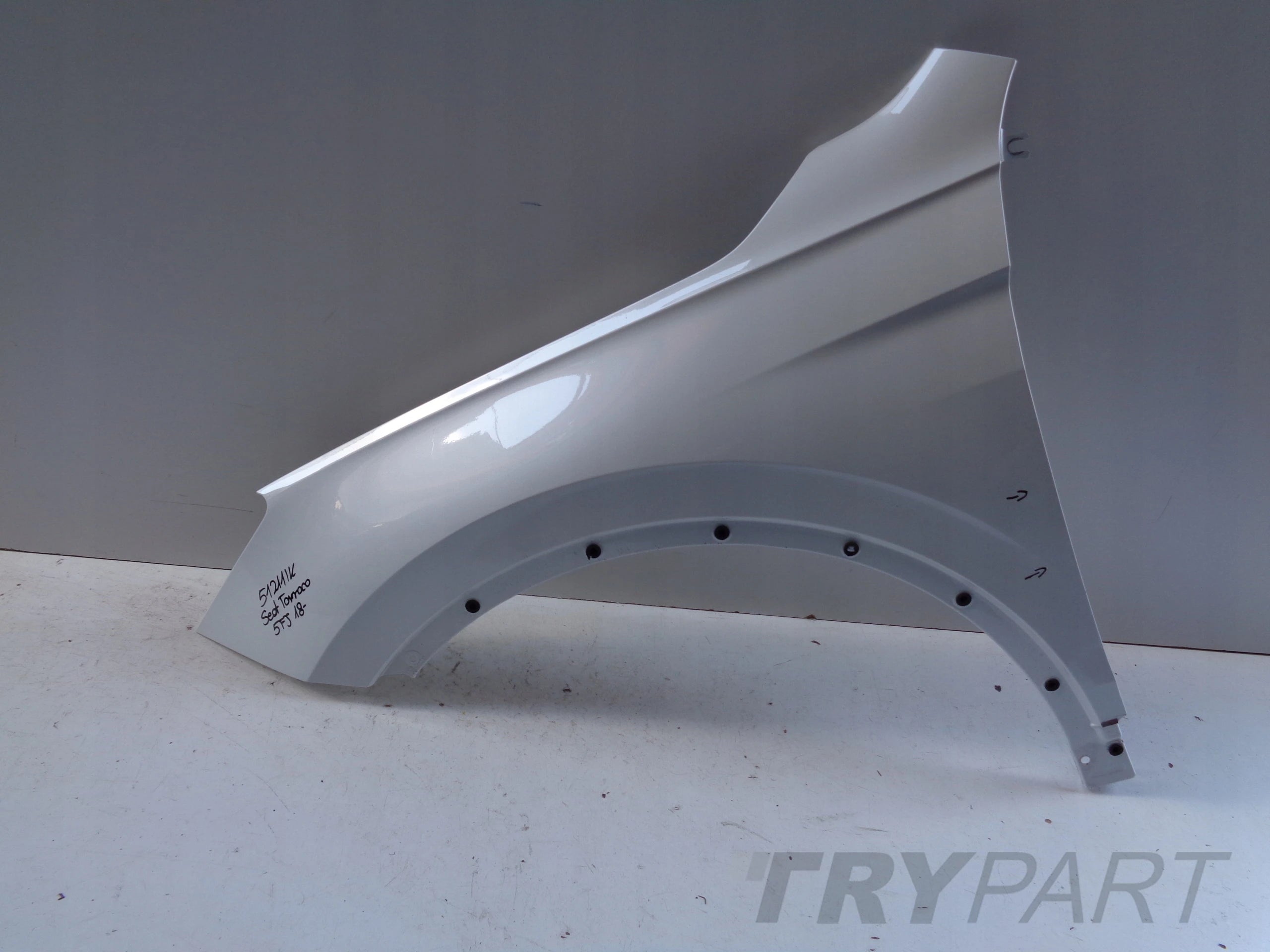 LEFT FRONT FENDER SEAT TARRACO 5FJ 18- NO. 51211