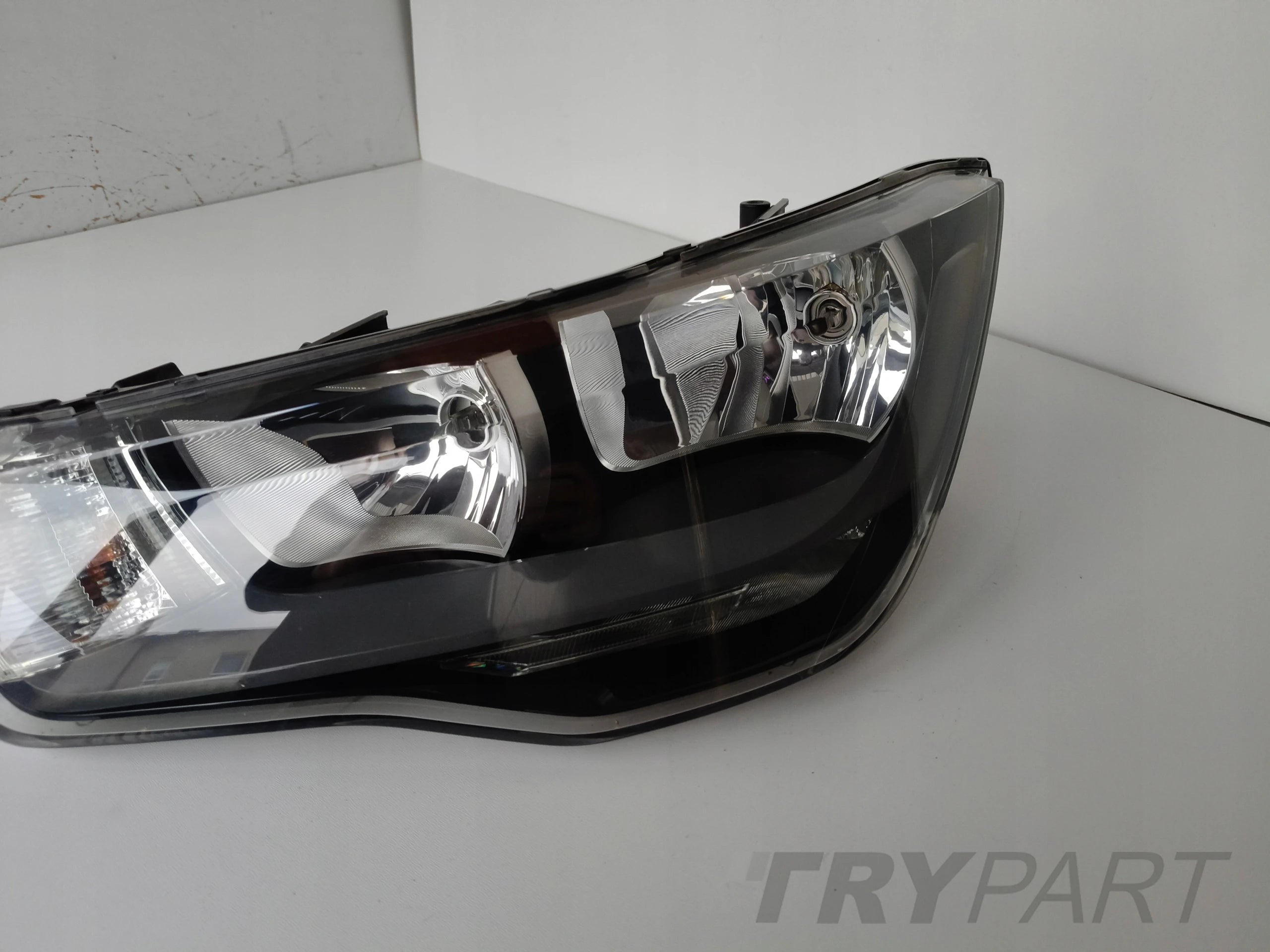 LEFT HEADLIGHT AUDI A1 8X 8X0 10-14