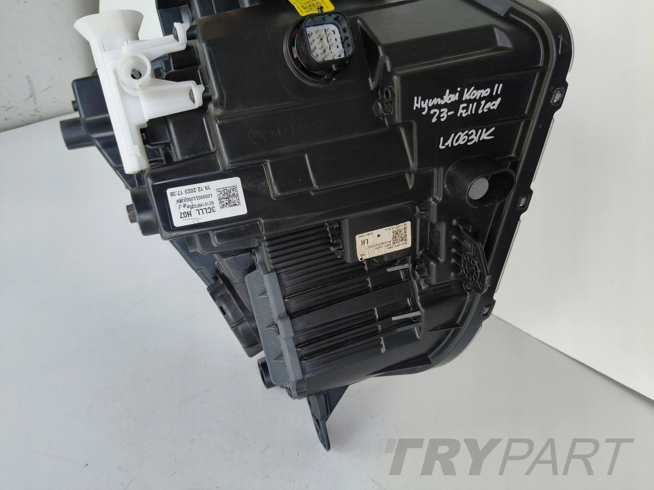 LEFT HEADLIGHT HYUNDAI KONA II 23- LED