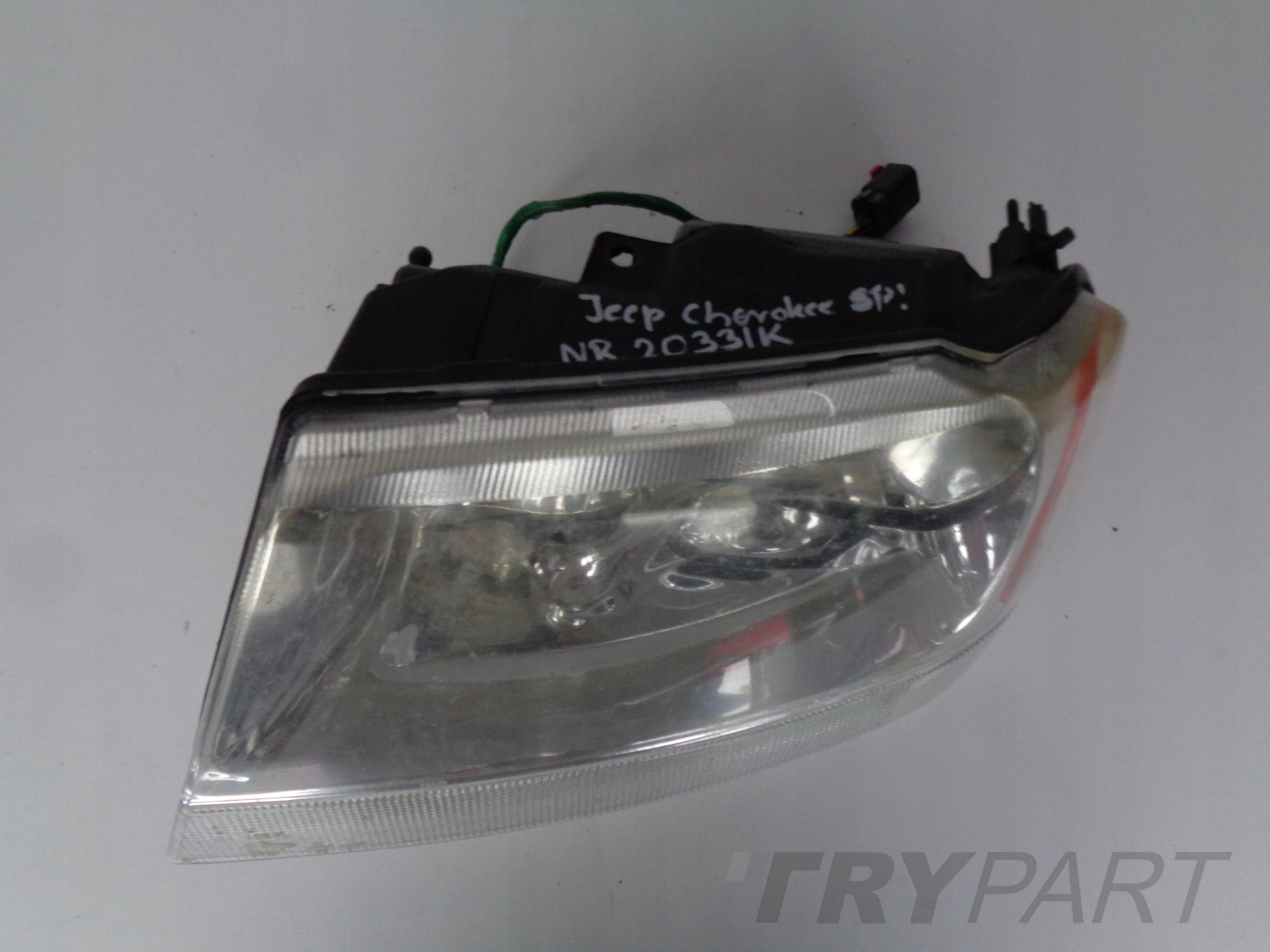 LEFT HEADLIGHT LAMP JEEP CHEROKEE 99-04