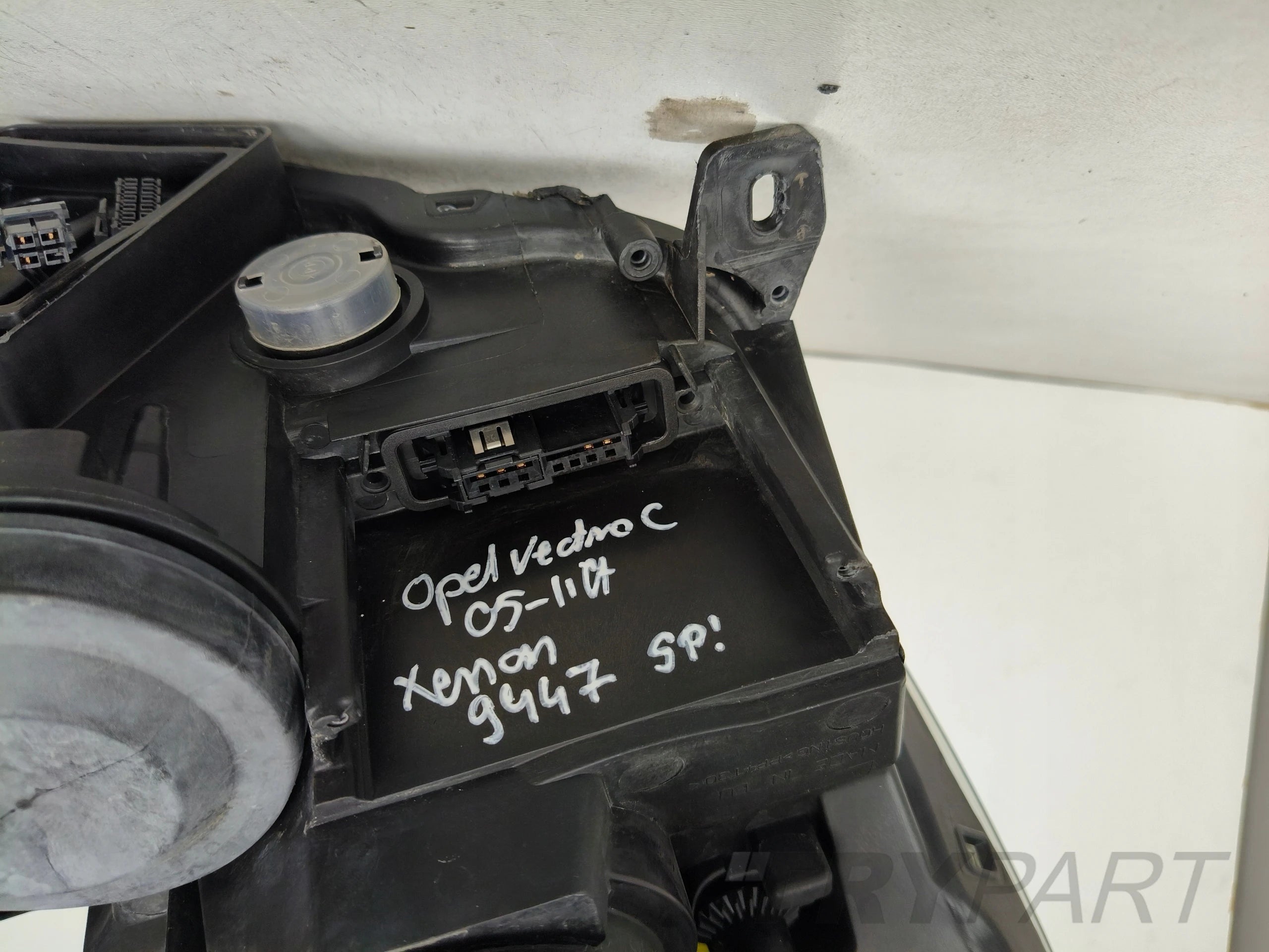 LEFT HEADLIGHT LAMP OPEL VECTRA C 05- LIFT XENON