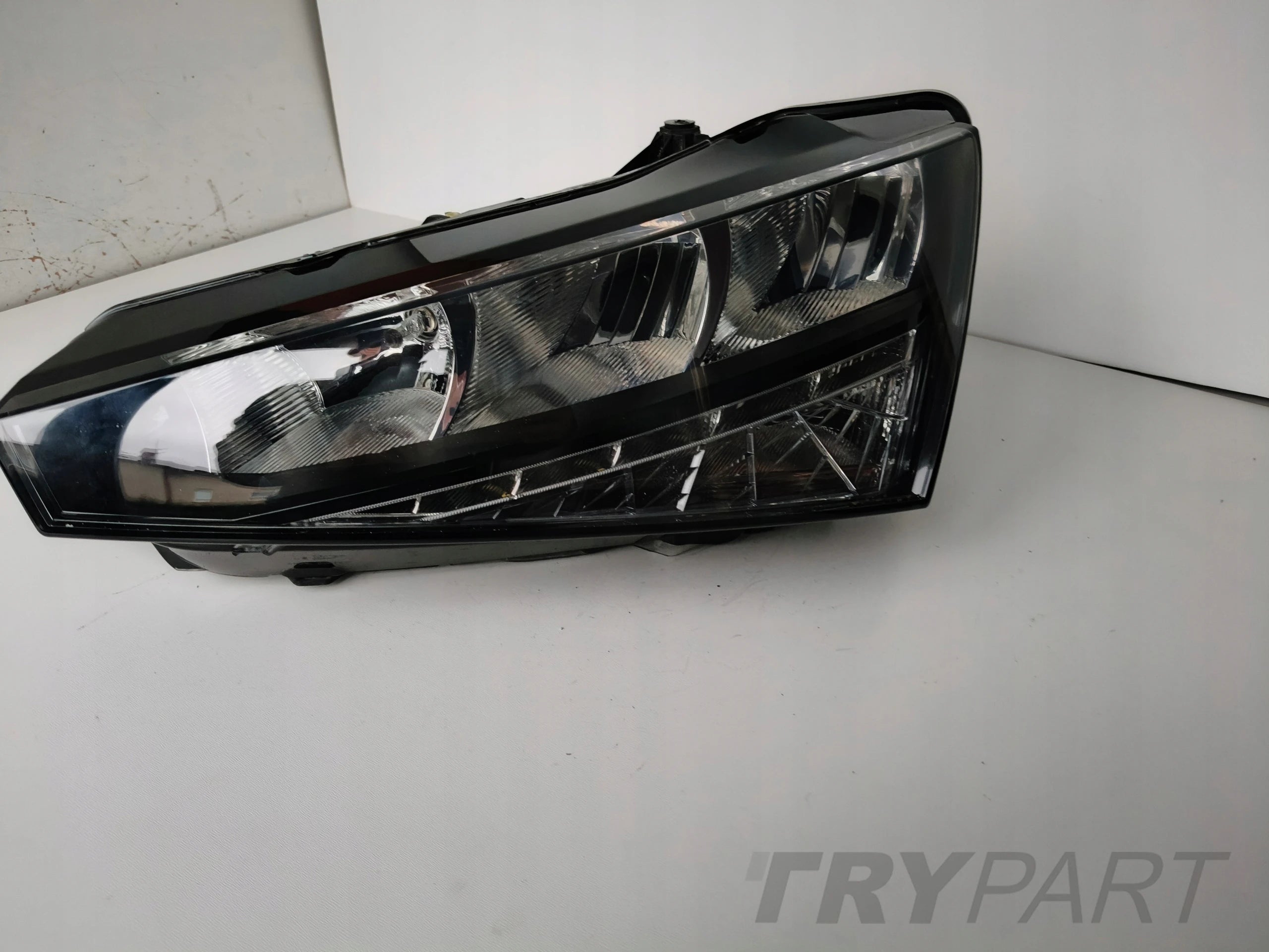 LEFT HEADLIGHT LAMP SKODA SCALA 657 18- LED