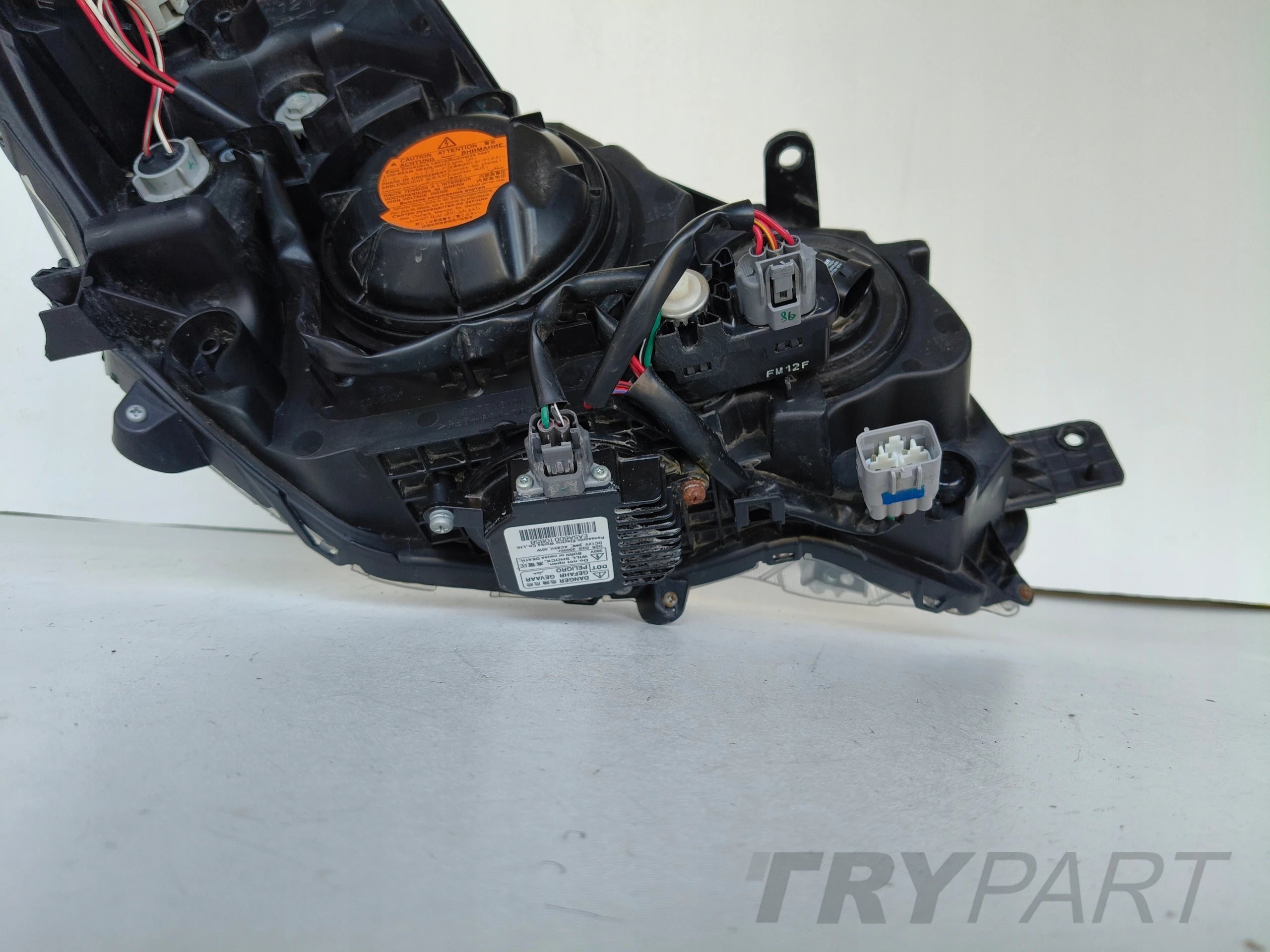 LEFT HEADLIGHT LAMP SUBARU XV 11- XENON