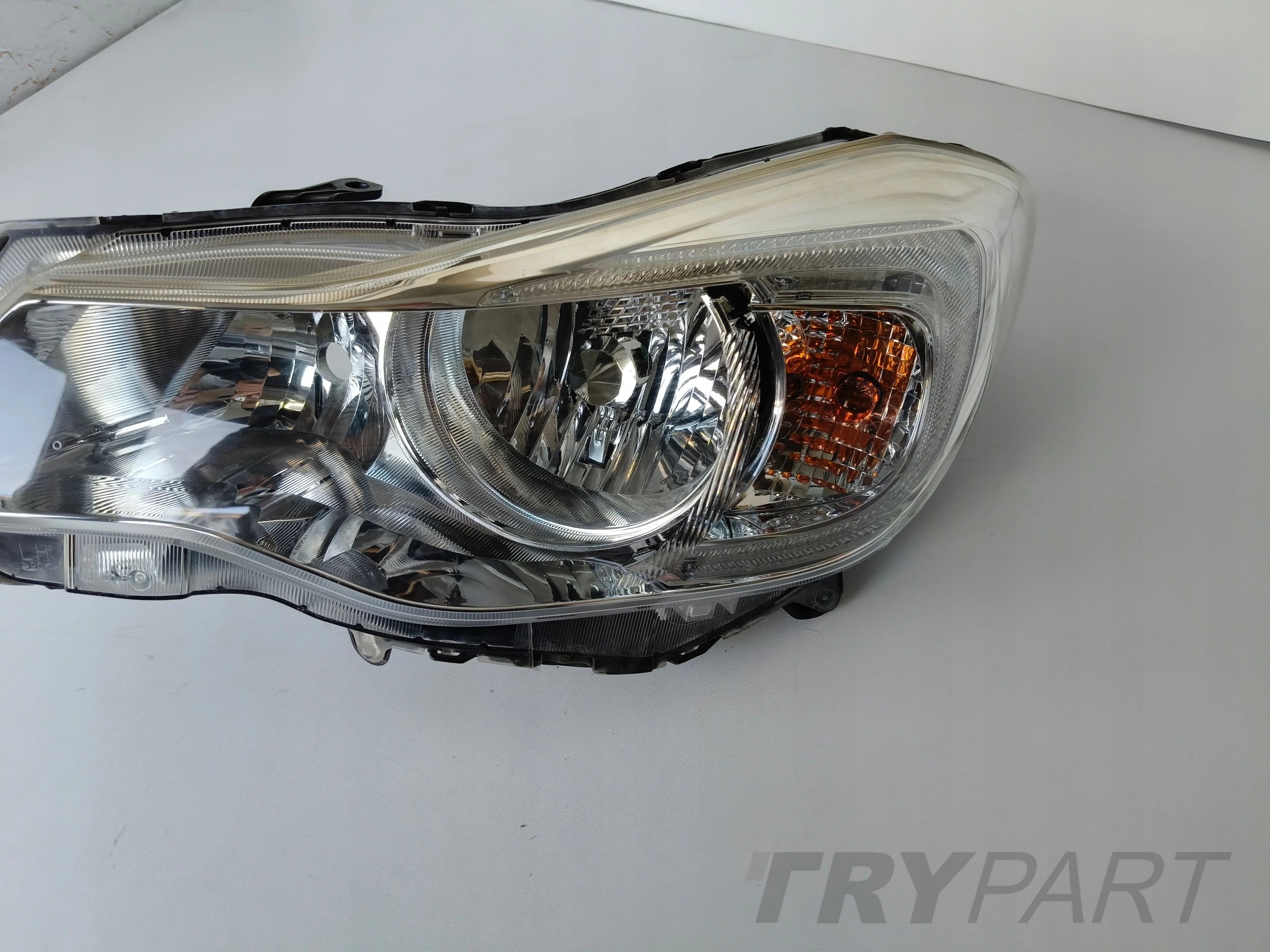 LEFT HEADLIGHT LAMP SUBARU XV 11-