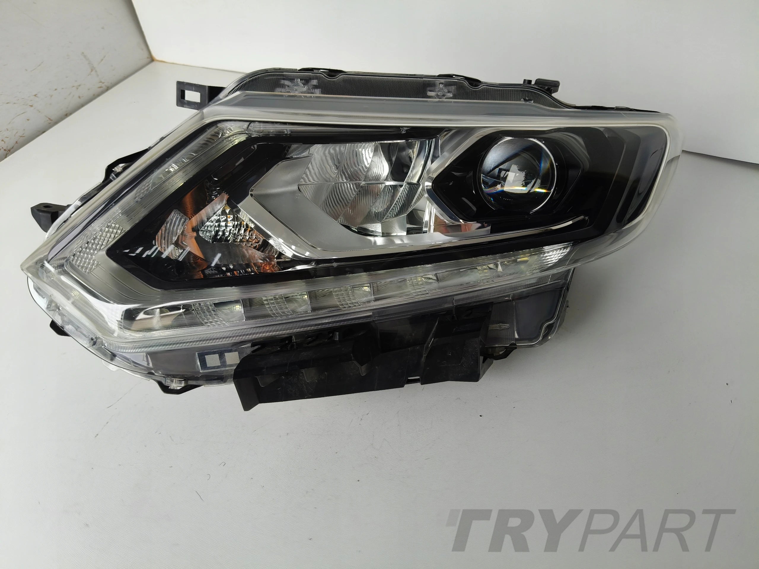 LEFT HEADLIGHT NISSAN X-TRAIL T32 14- FULL LED