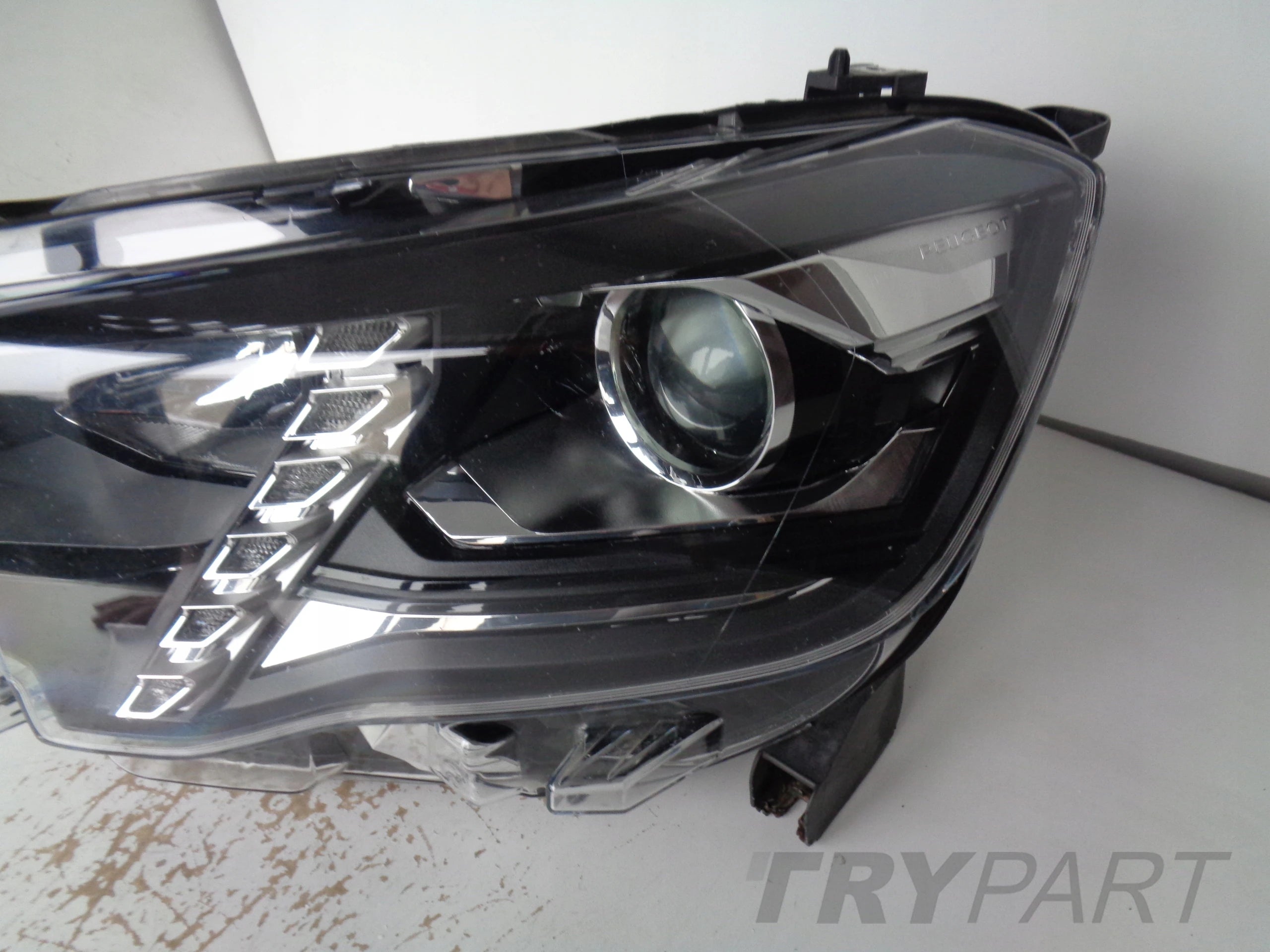 LEFT HEADLIGHT PEUGEOT RIFTER 18- LED