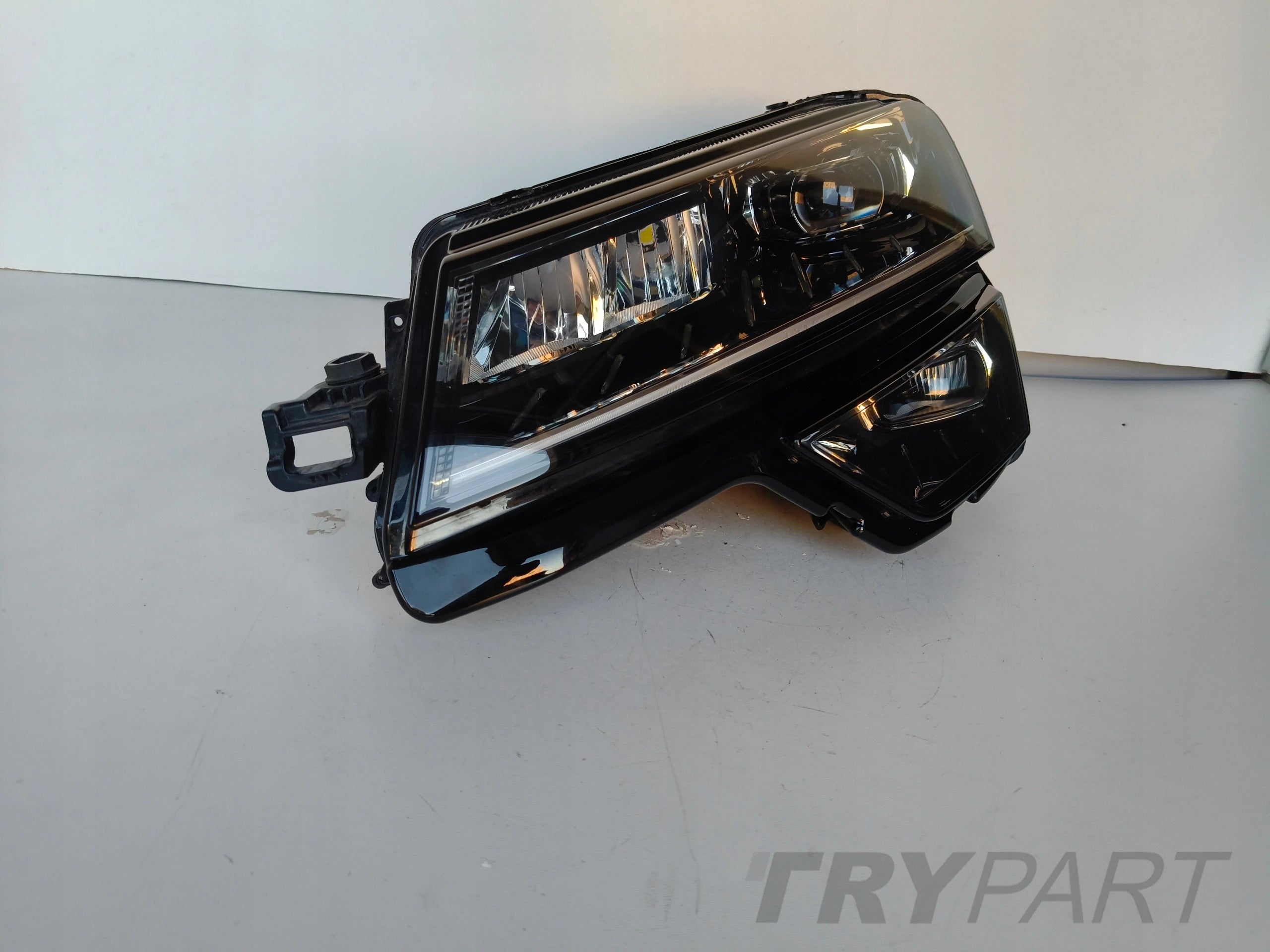 LEFT HEADLIGHT SKODA KAROQ 57A 17- FULL LED