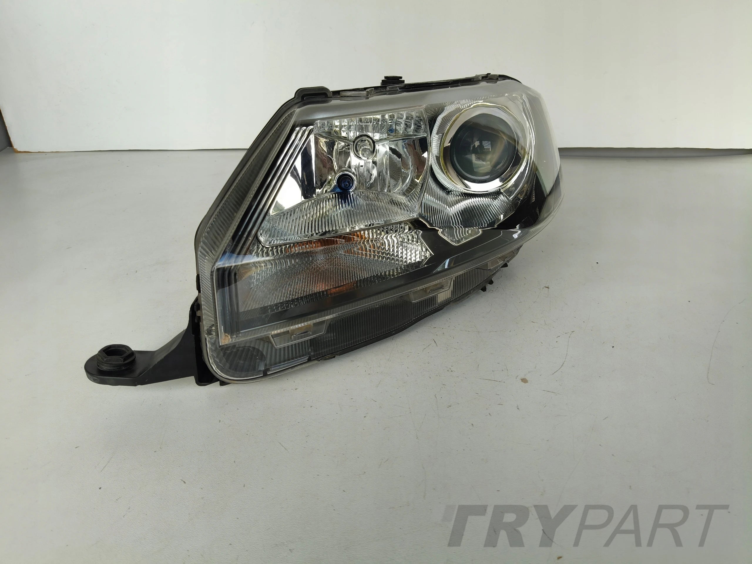 LEFT HEADLIGHT SKODA RAPID 5JA 12- XENON