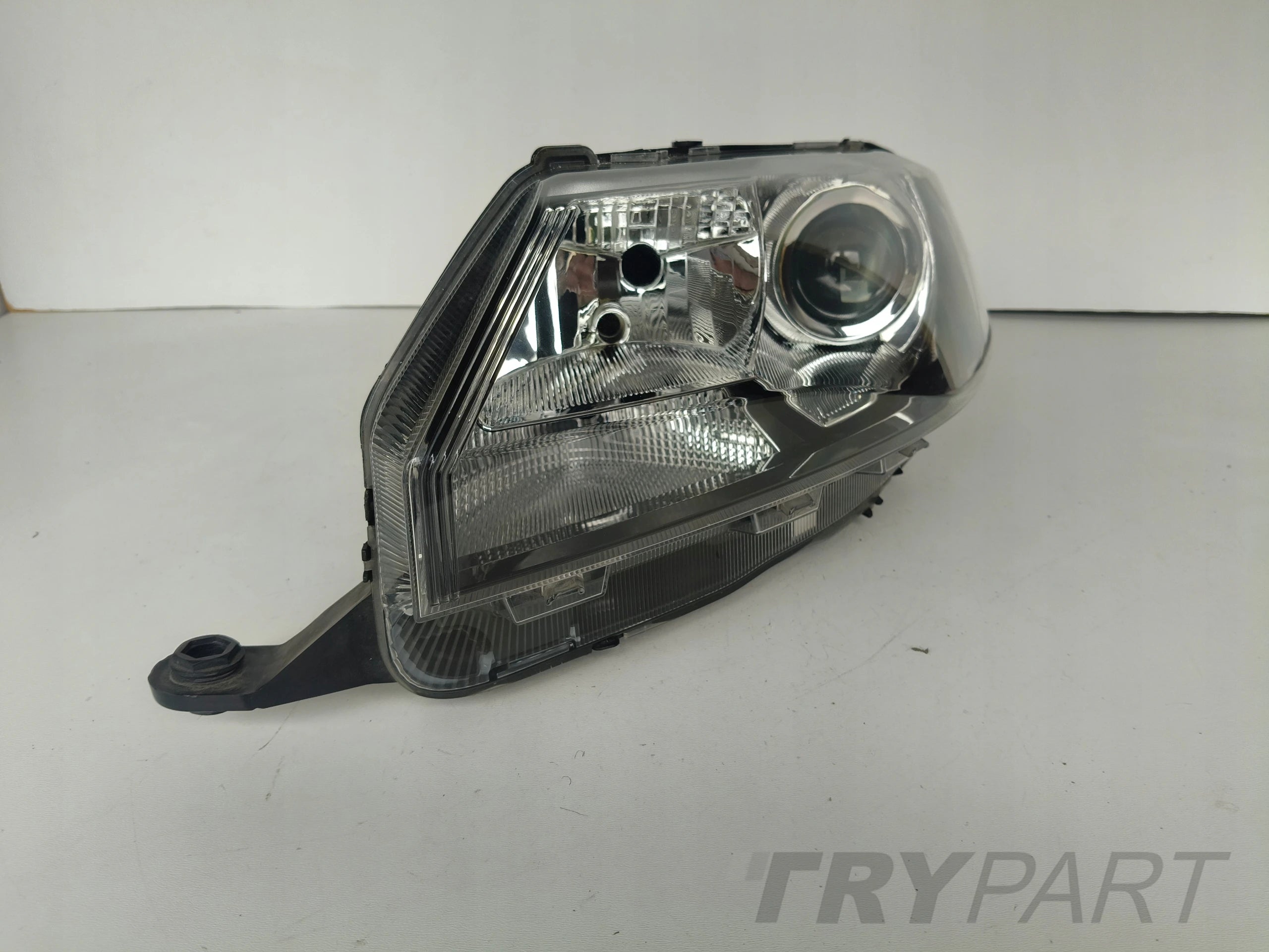 LEFT HEADLIGHT SKODA RAPID 5JA 12- XENON