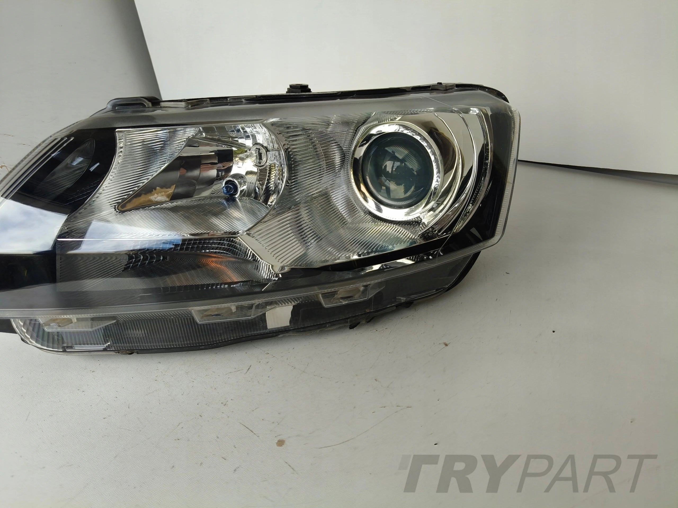 LEFT HEADLIGHT SKODA RAPID 5JA 12- XENON