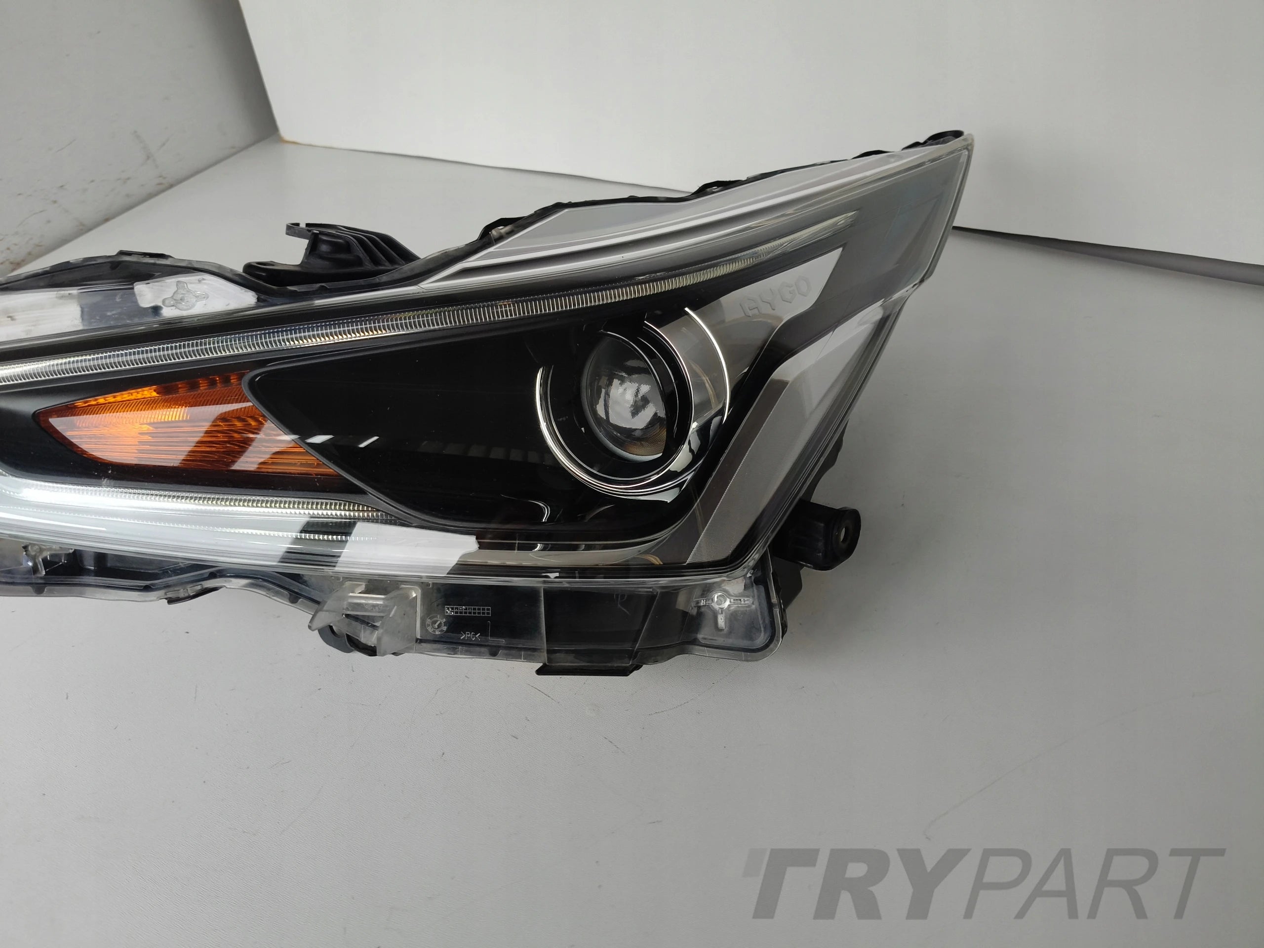 LEFT HEADLIGHT TOYOTA AYGO 18- FACELIFT LED