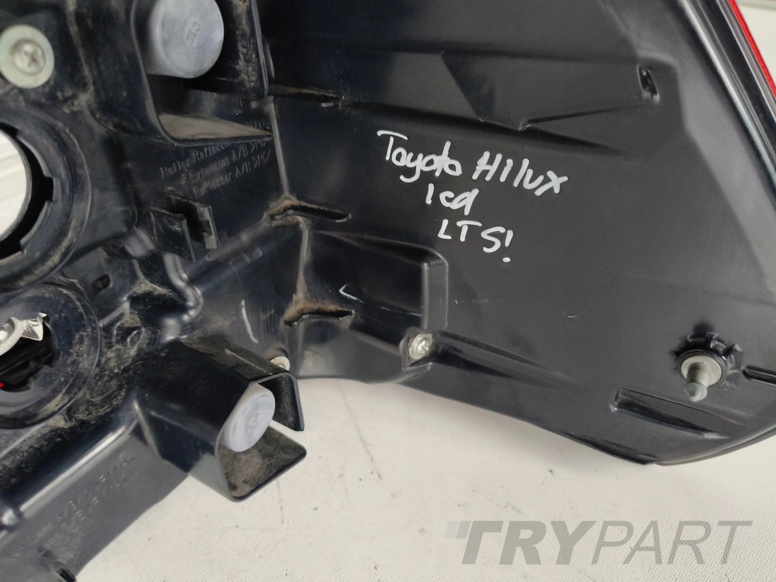 LEFT REAR TAIL LIGHT TOYOTA HILUX VIII 20- LED